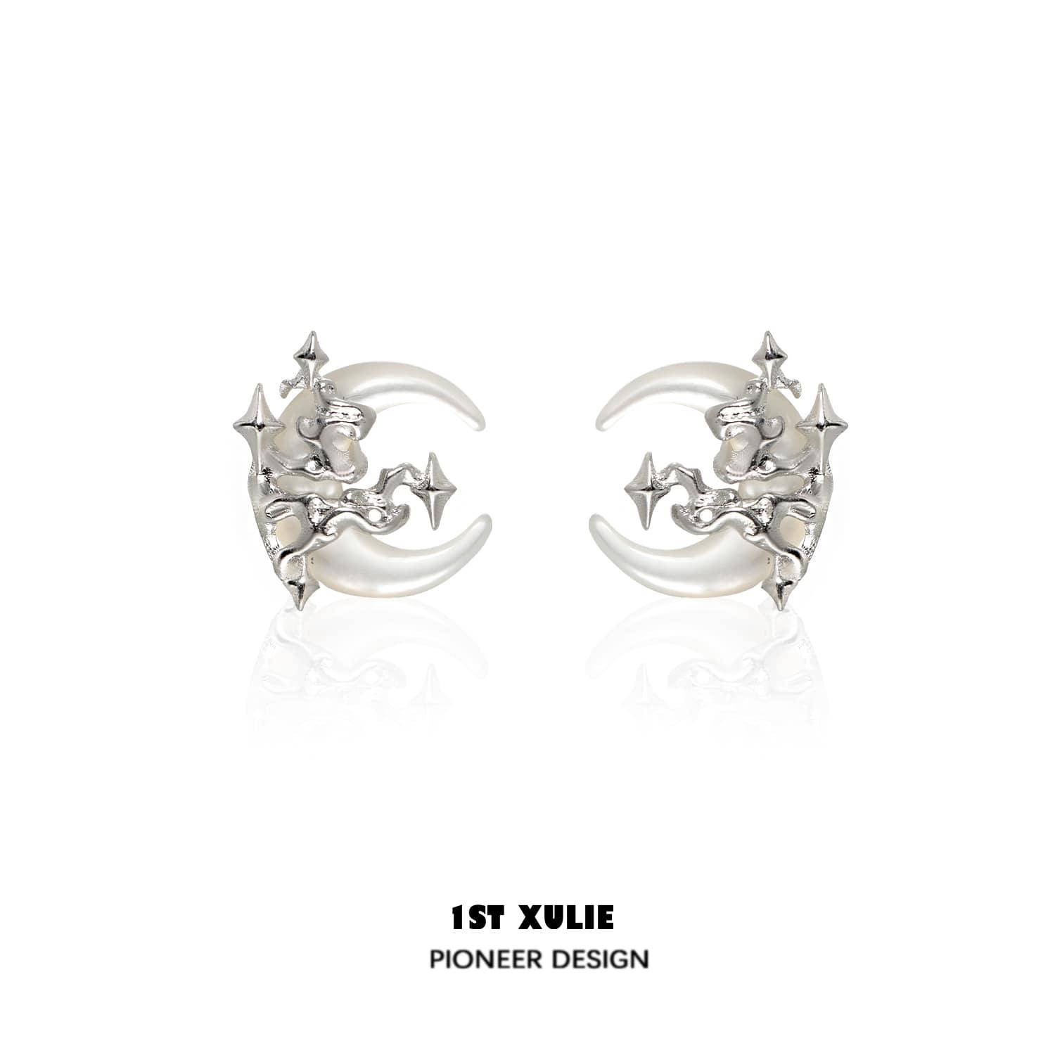 1 pair of white earrings