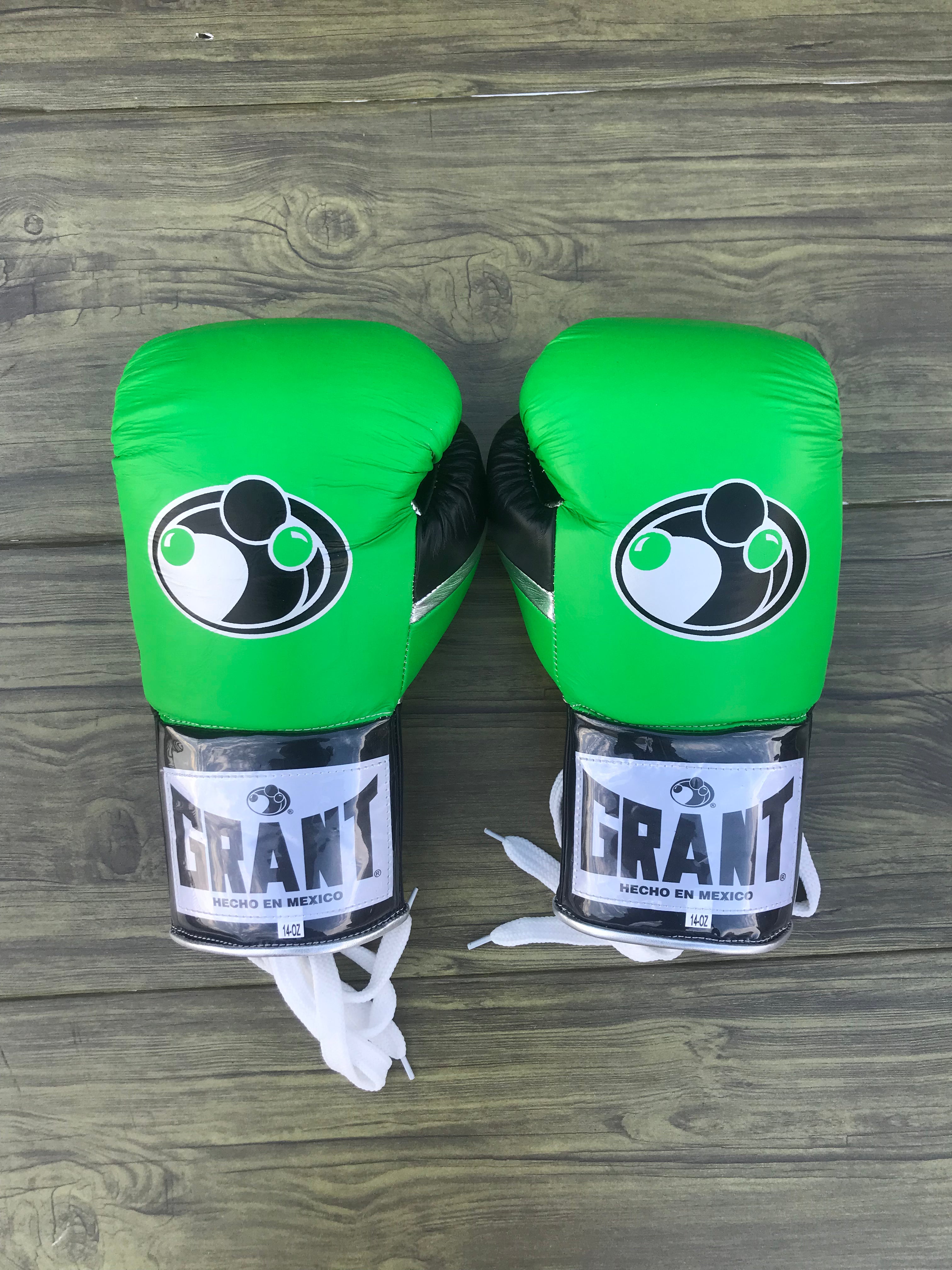 Customizable Boxing Gloves Set - High Quality Training Gloves for Men & Women - Perfect for Boxing, MMA, Kickboxing & Fitness Workouts