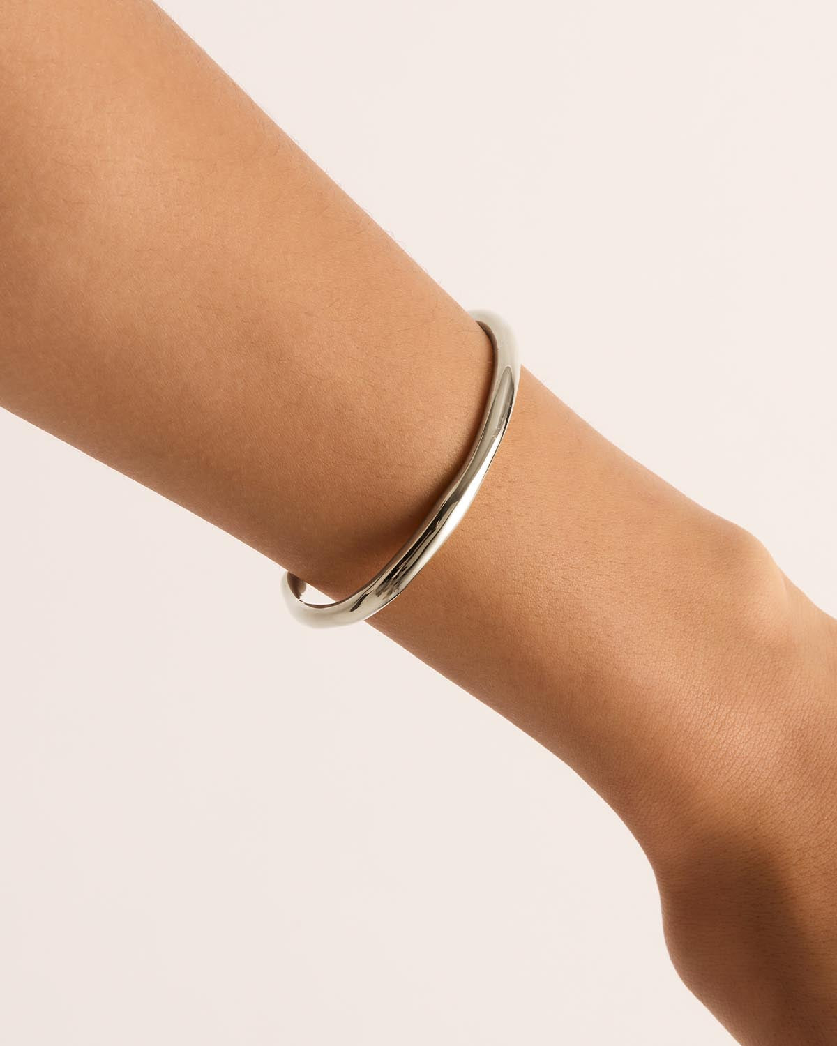 Sterling Silver Love Bracelet for Women - Romantic Couple Gift for Anniversary & Valentine's Day - Elegant 925 Silver Bangle Jewelry for Everyday Wear & Special Occasions
