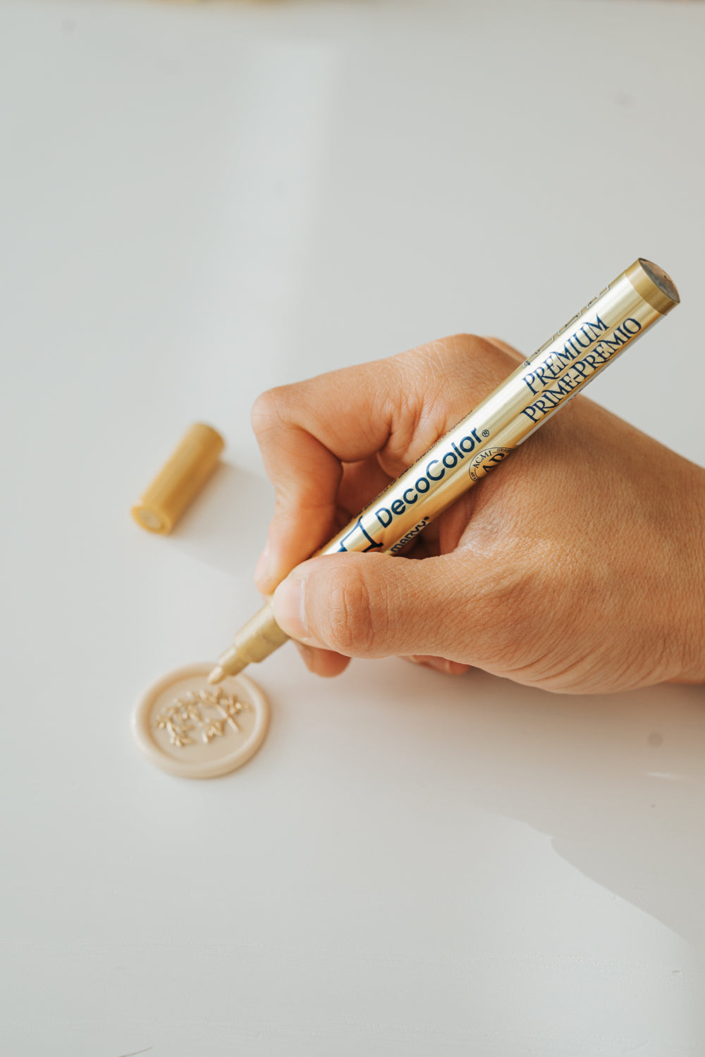 Premium Gold Paint Pen for Wax Seals - Fine Tip Calligraphy Marker for Wedding Invitations, Envelopes, Greeting Cards & DIY Crafts