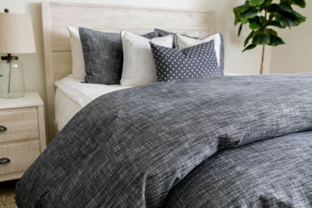 Oliver Soft & Breathable Duvet Cover Set - Queen Size, 3-Piece Luxury Bedding with Zipper Closure - Perfect for Home, Hotel & Guest Room Decor