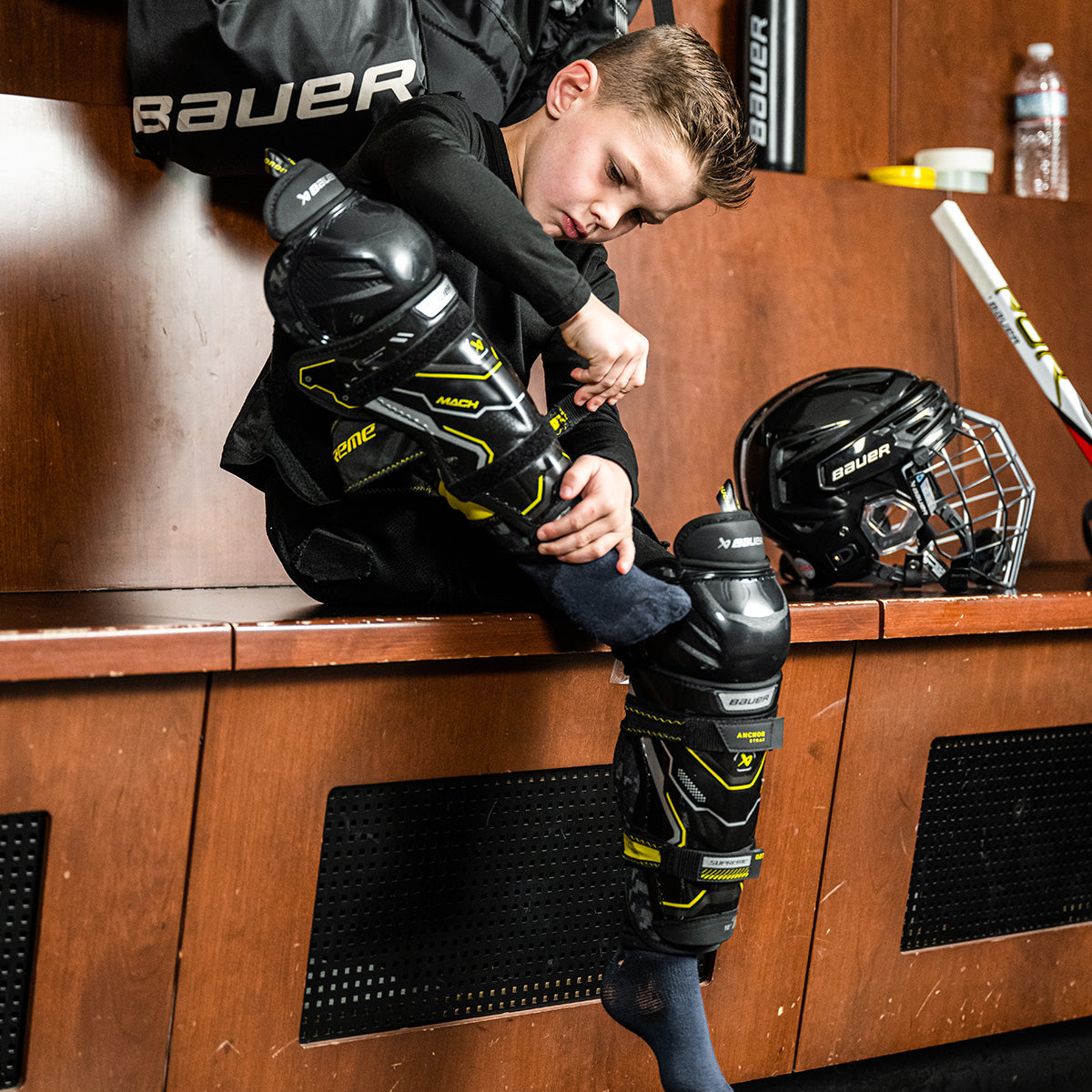 Bauer Supreme Mach Youth Shin Guards - Hockey Protective Gear for Kids - Perfect for Ice Hockey, Street Hockey, and Training Sessions