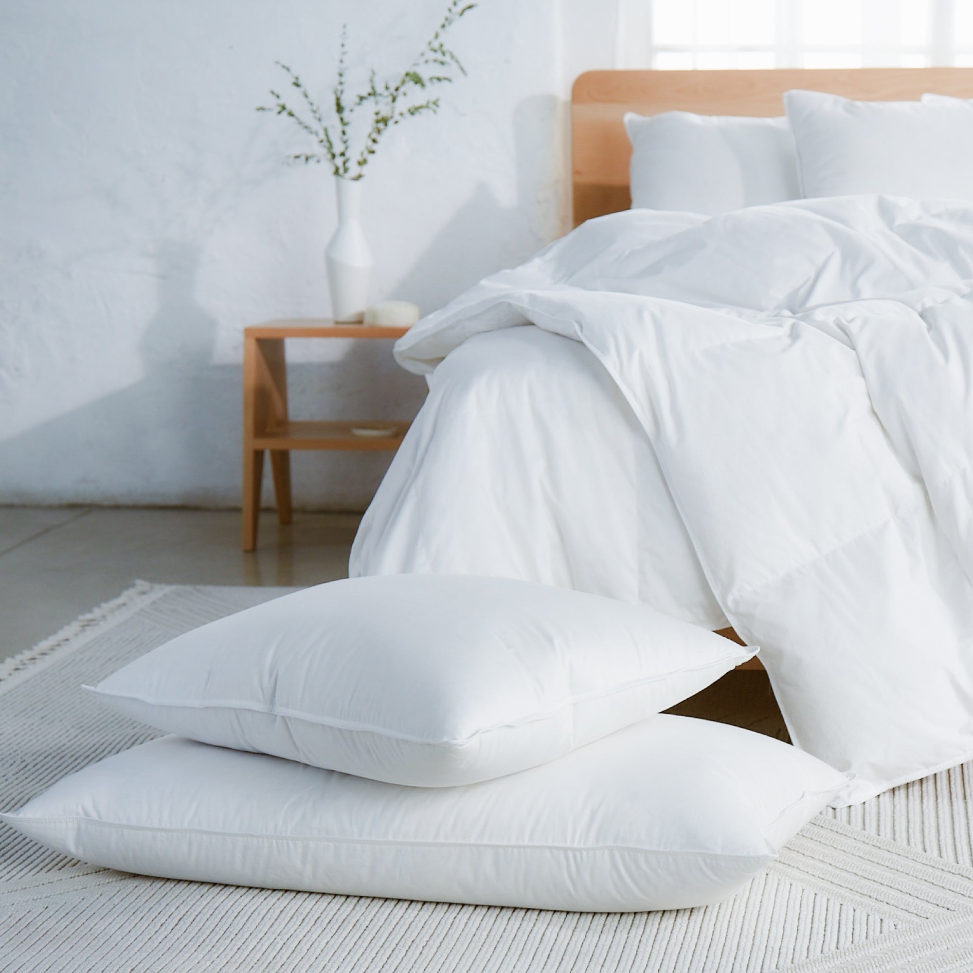 Premium Hypoallergenic Down Pillow for Side Sleepers - Soft & Supportive Bed Pillow for Neck Pain Relief - Ideal for Back, Stomach & Side Sleepers - Luxury Bedding for Better Sleep