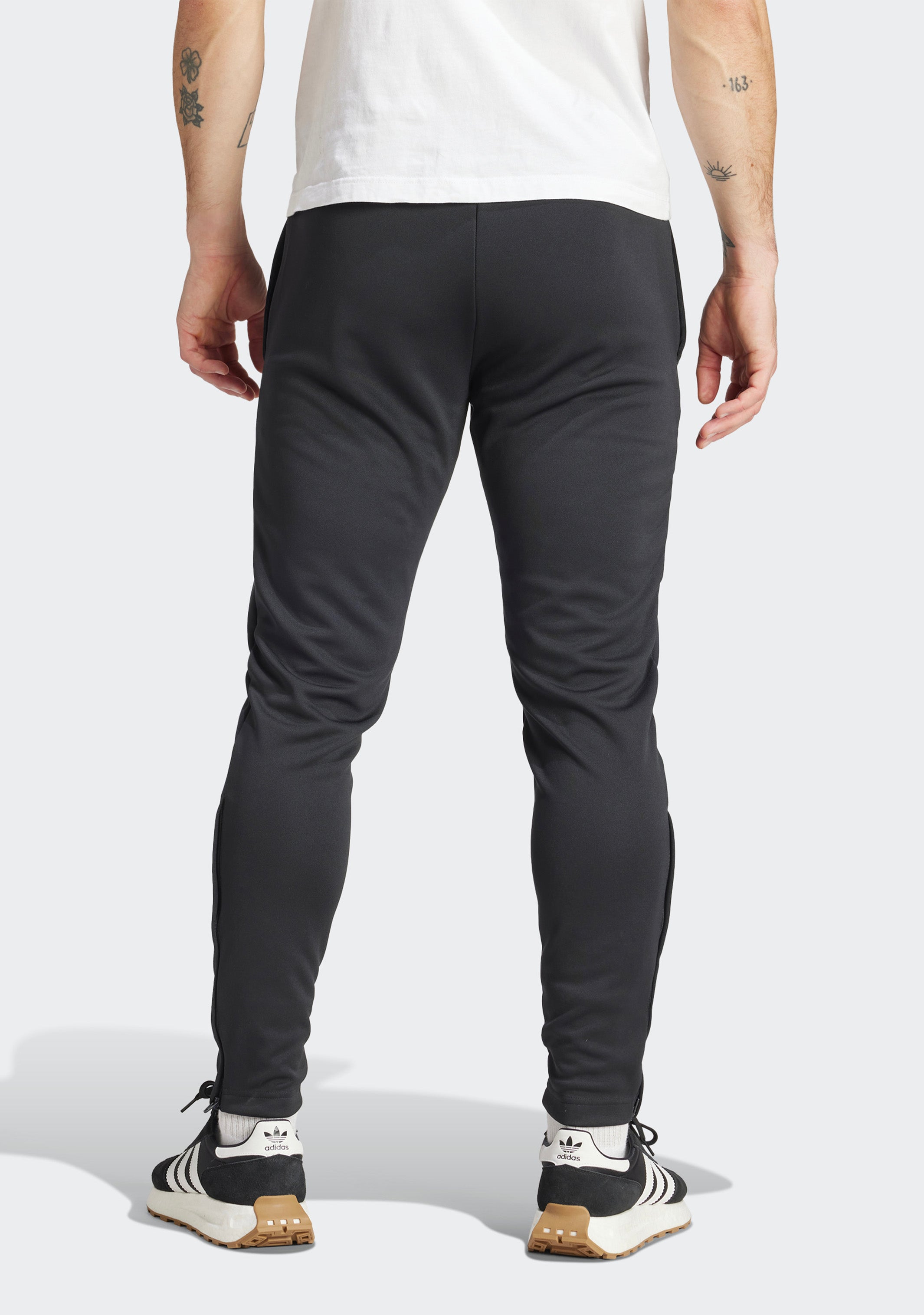 Adidas Men's Entrada 22 Training Track Pants - Lightweight Workout Joggers for Gym & Running - Comfortable Athletic Sweatpants with Stretch Fabric