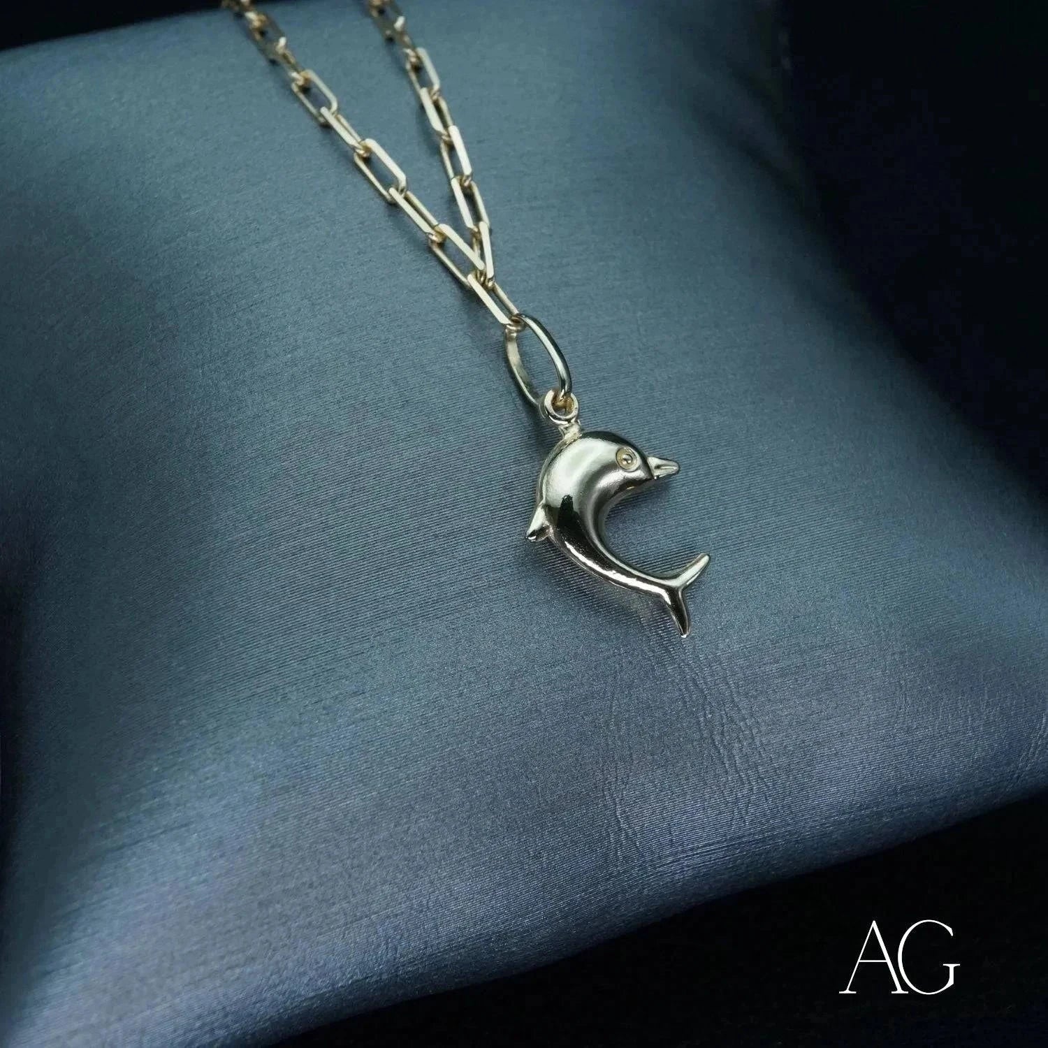 18k Gold Dolphin Charm Anklet - Elegant Adjustable Ankle Bracelet for Women, Perfect for Beach Vacations & Summer Outfits