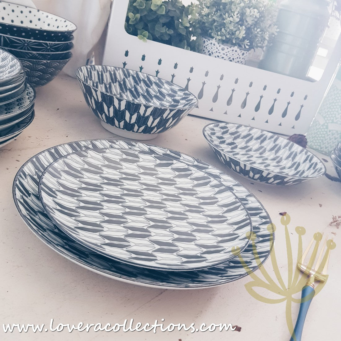 Awasaka Black & White Modern ARROWS Dinnerware Set - 16-Piece Porcelain Plates, Bowls & Mugs - Elegant Tableware for Dinner Parties, Restaurants & Home Decor (60% Off Limited Time Sale)