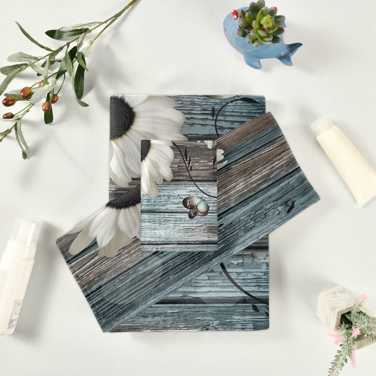 Farmhouse Bath Towels Set - 3 Piece Floral Rustic Daisy Design (1 Bath Towel, 1 Hand Towel, 1 Washcloth) - Soft, Absorbent Cotton for Bathroom & Kitchen - Teal Blue & White Wooden Plank Style - Perfect for Farmhouse Decor, Guest Bathrooms & Cozy Home Use