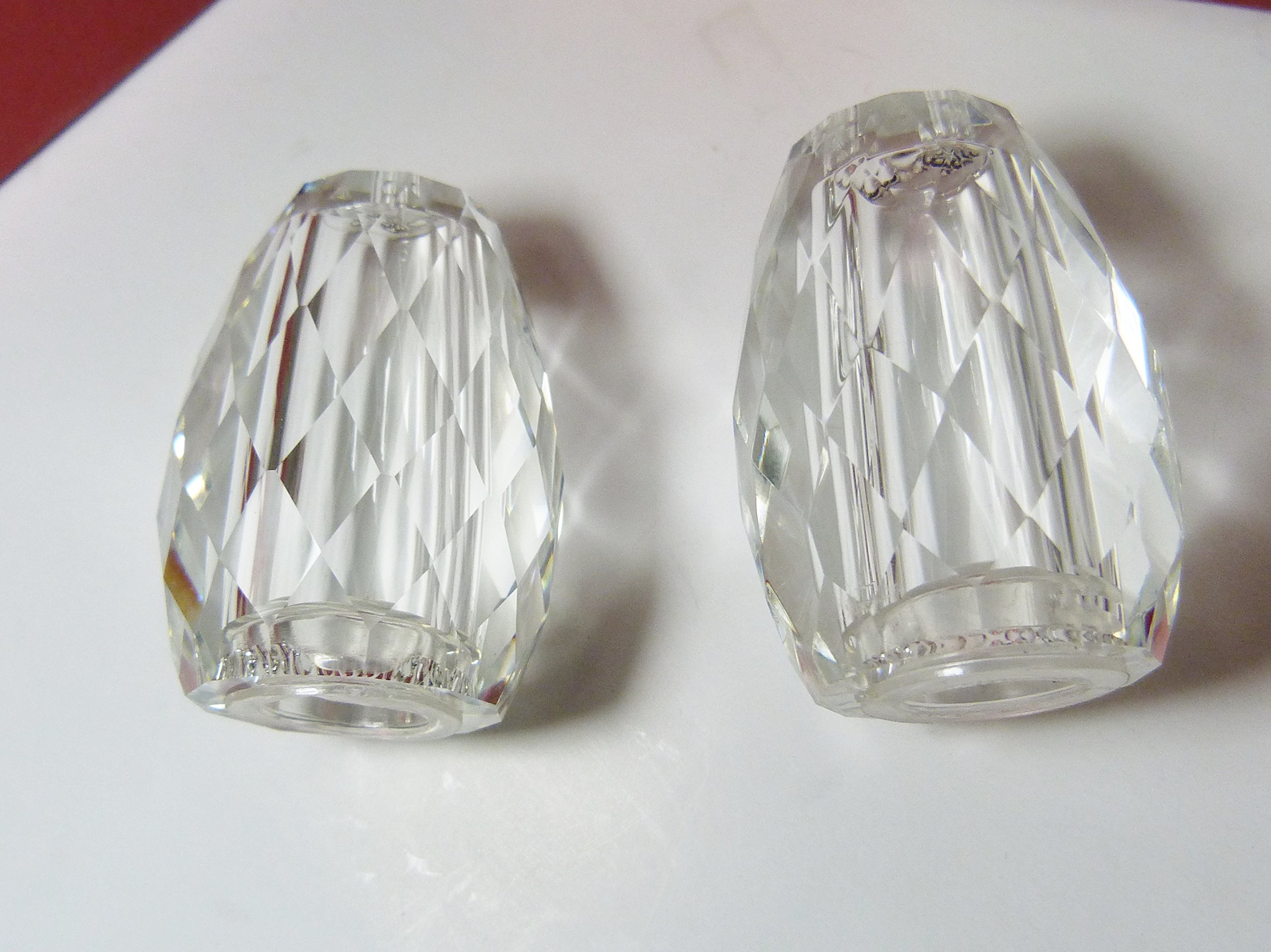 Simon Designs Elegant Petite Crystal Salt and Pepper Shakers Set - 2 Piece Mini Glass Seasoning Shakers for Dining Table, Kitchen, Restaurant & Gift Giving