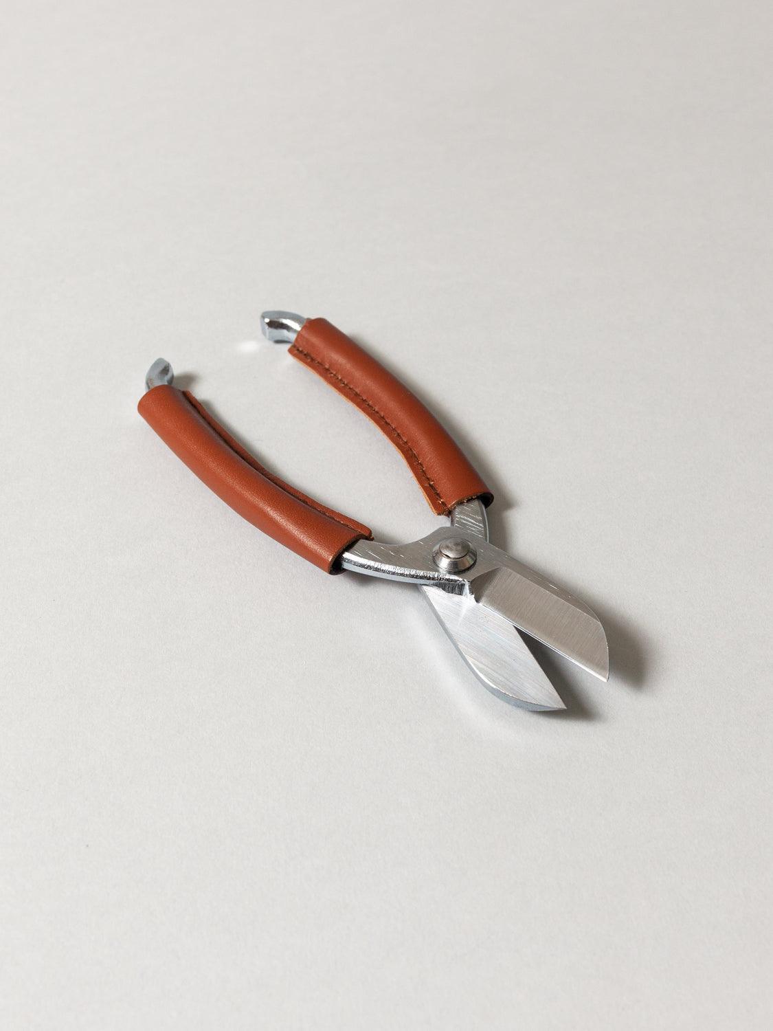 Premium Japanese Leather Ikebana Scissors - Sharp Floral Shears for Flower Arranging, Bonsai & Ikebana Art - Perfect for Gardeners, Florists & DIY Enthusiasts