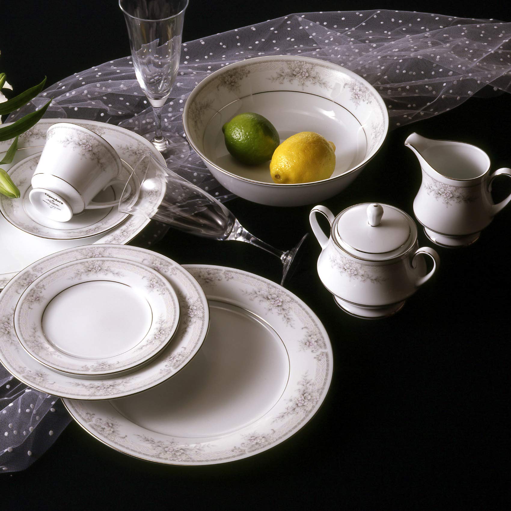 Noritake Sweet Leilani 32 oz White Oval Vegetable Serving Bowl - Perfect for Salads, Side Dishes & Family Dinners