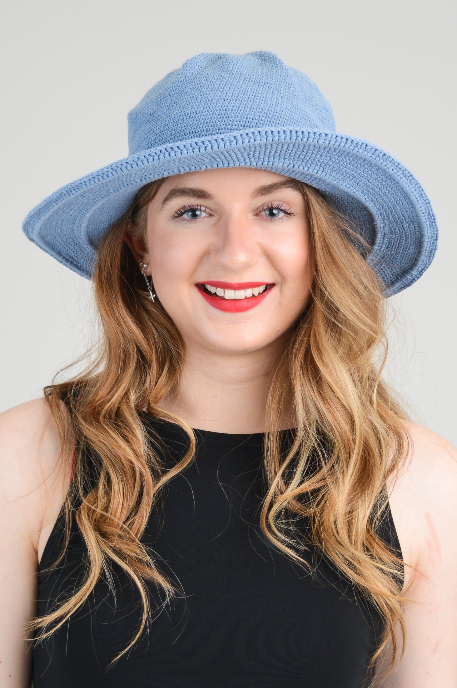 Stylish Cotton Denim Hat for Men & Women - Fashionable Adjustable Baseball Cap for Outdoor Activities, Travel, and Casual Wear