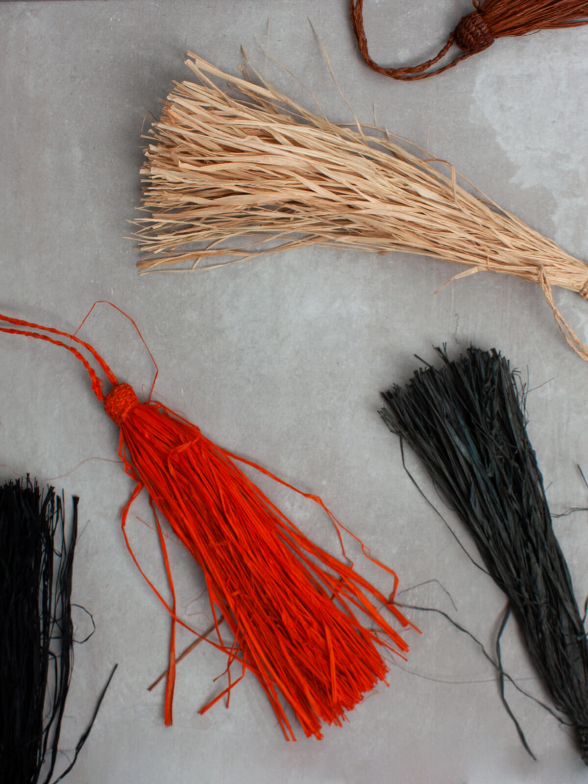 Stylish Raffia Tassels for Handbags, Home Decor & DIY Crafts - Natural Fiber Decorative Accents for Boho Chic Style