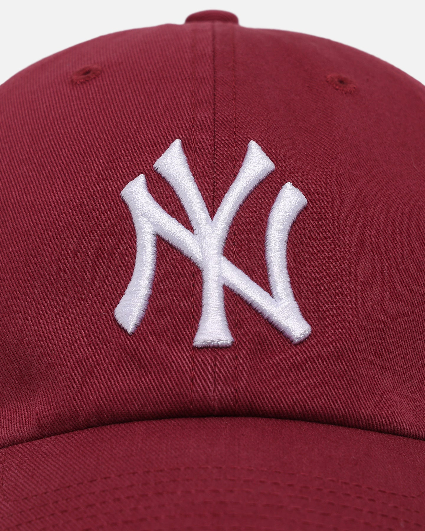 47 Brand New York Yankees 'Yankees Colour Wheel' 47 Clean Up Adjustable Strapback Cap - Cardinal Red for Baseball Games & Streetwear Fashion