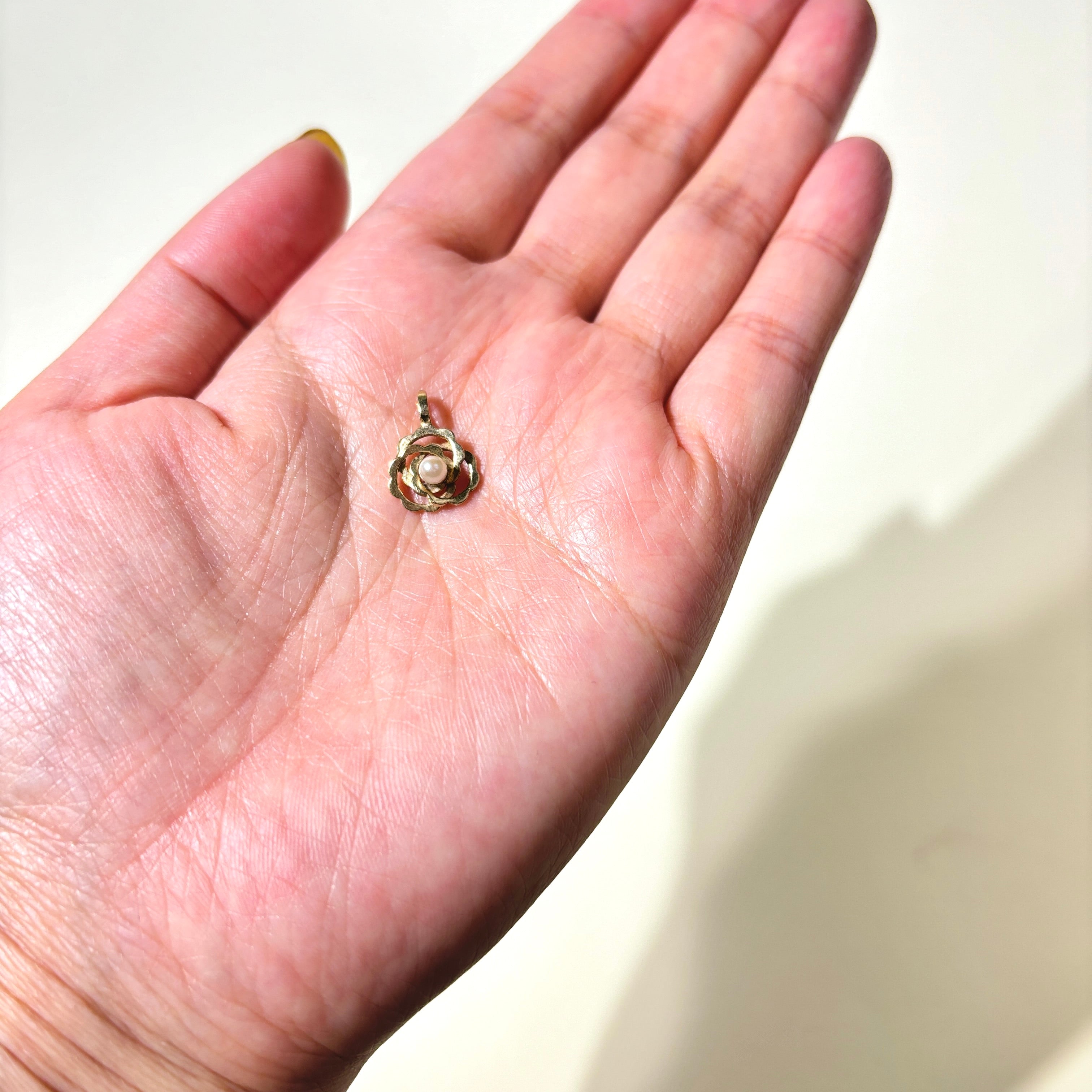 3.30mm Elegant Pearl Flower Pendant Necklace - Dainty Floral Jewelry for Women - Perfect for Weddings, Anniversaries & Everyday Wear