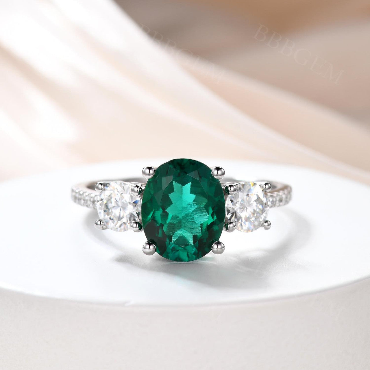 2.5 Carat Emerald Cut Moissanite Engagement Ring for Women - 14K/18K White Gold Vintage Wedding Band, Promise Ring - Perfect for Proposals, Anniversaries & Special Occasions