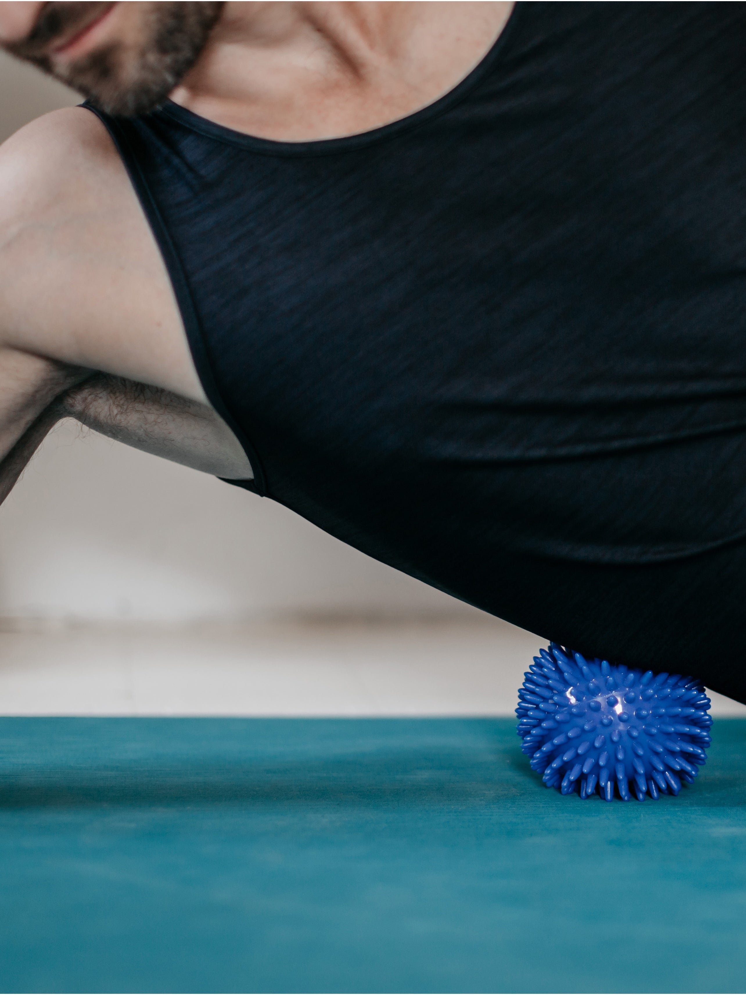 Yogamatters Spiky Massage Ball - Large 9cm Blue for Deep Tissue Therapy, Myofascial Release & Muscle Recovery - Perfect for Yoga, Pilates, Athletes & Post-Workout Recovery