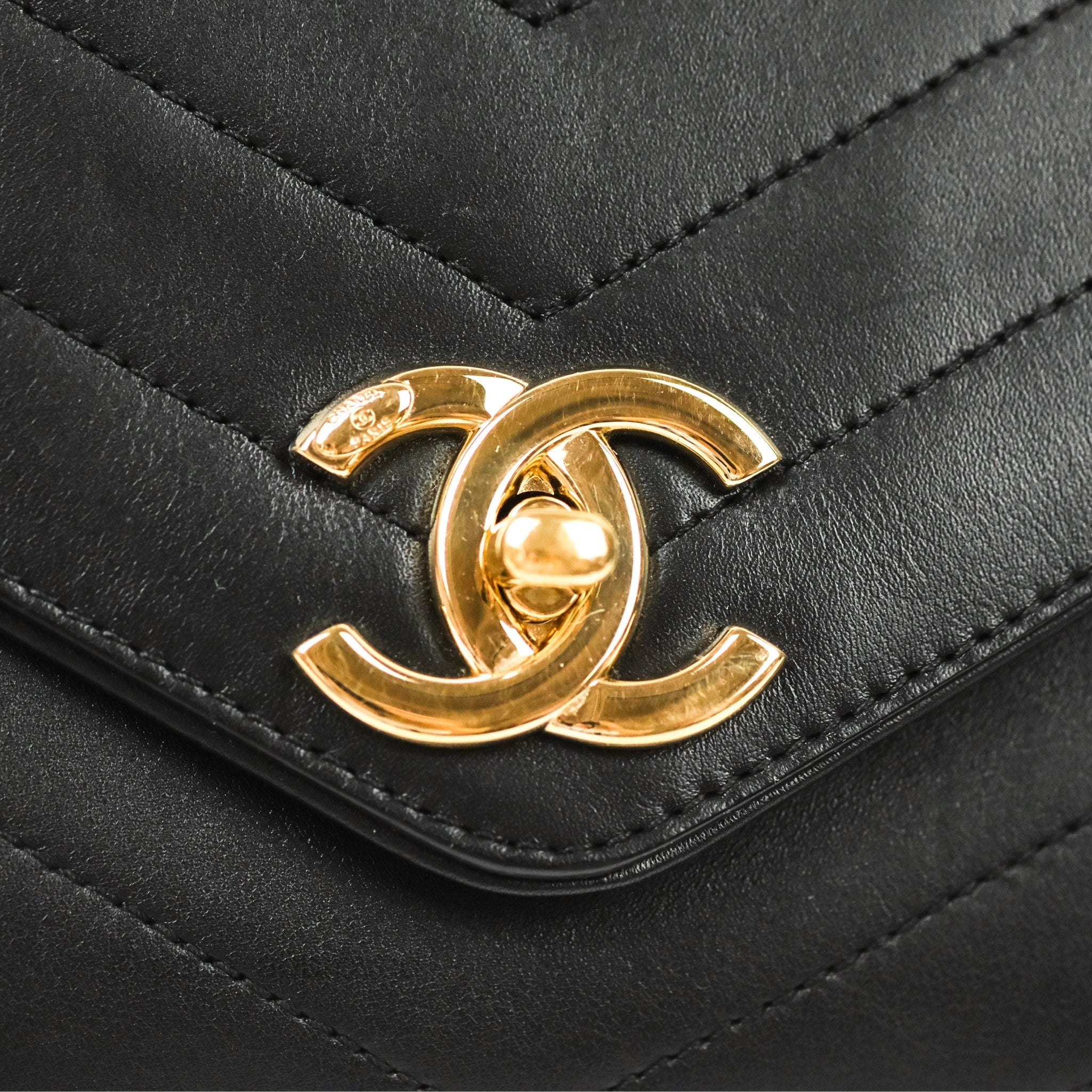 Chanel Chevron Stitched Coco Flap Bag in Black Calfskin with Gold Hardware - Luxury Crossbody Purse for Women, Perfect for Evening Events & Date Nights