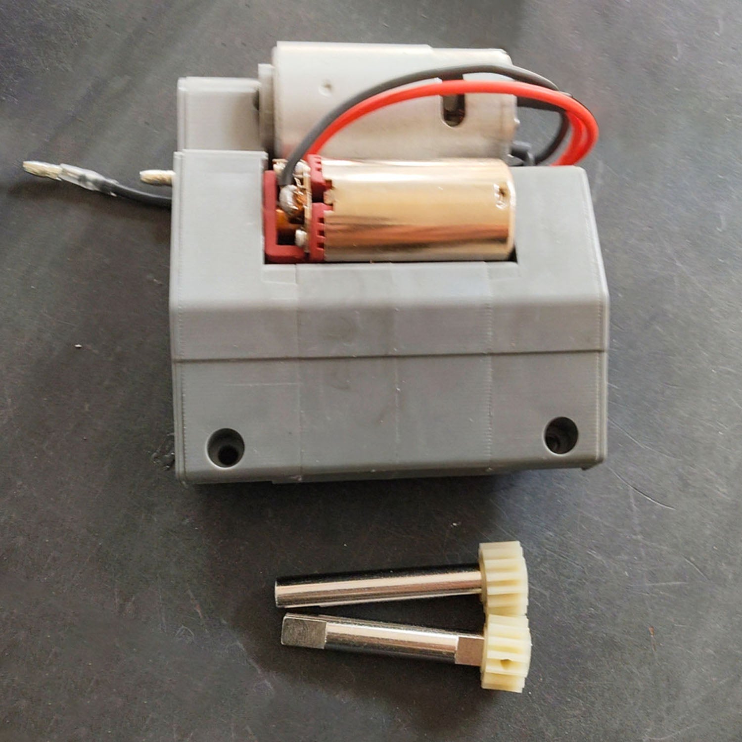 1/16 Scale Henglong H60/65MM L49MM Plastic Gearbox with 1/39 or 1/48 Gear Ratio - Compatible with 6.0S, 6.1S, 7.0, 7.1 Main Board for RC Tanks - Perfect for DIY Upgrades & Military Model Enthusiasts