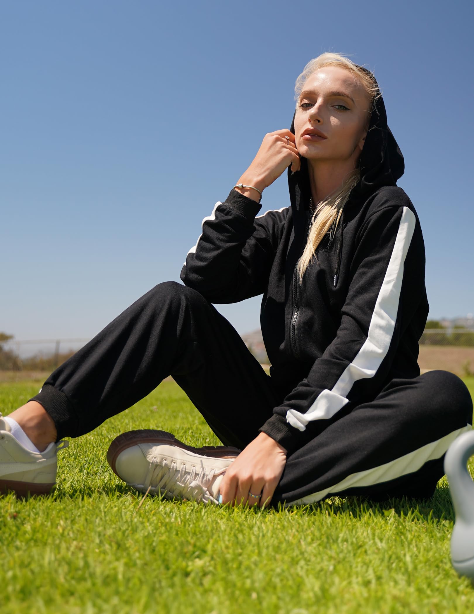 Zeagoo Women's 2-Piece Tracksuit Set - Full Zip Sweatshirt & Jogger Pants, Comfortable Sportswear for Running, Gym Workouts & Casual Wear