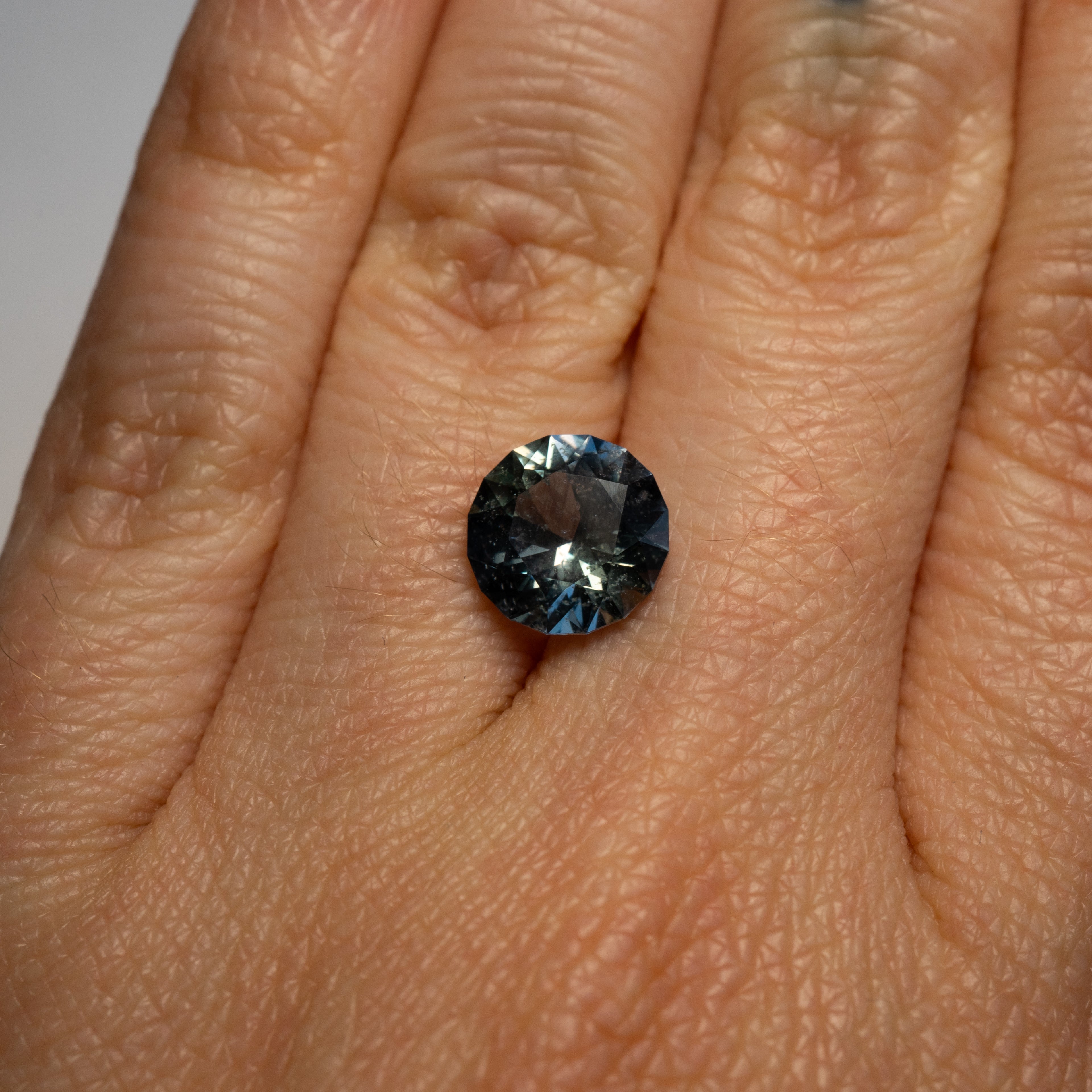 3.60ct Teal Grey Round Sapphire Gemstone - Elegant Jewelry for Engagement Rings & Necklaces