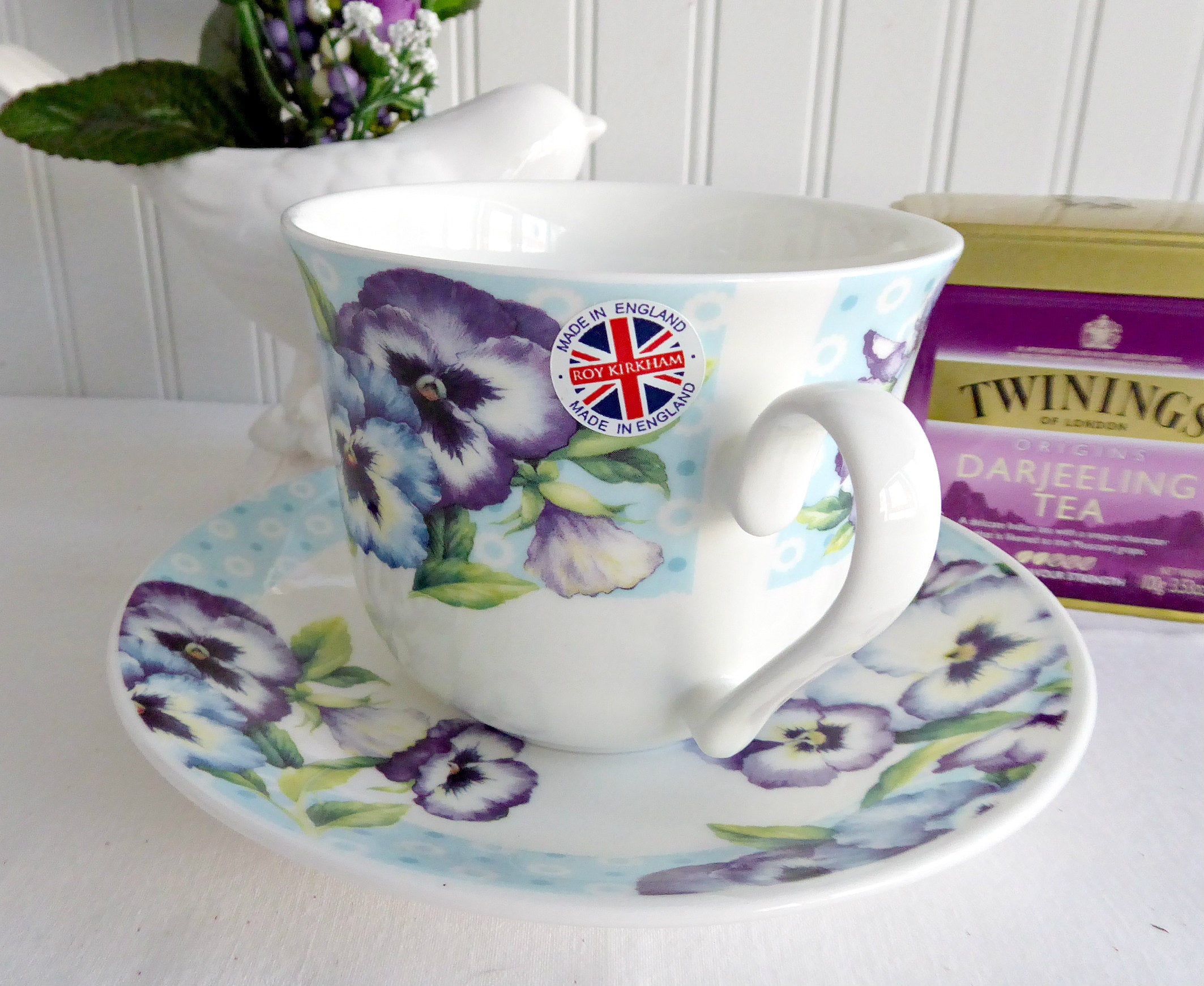 Roy Kirkham Blue Purple Pansies Bone China Breakfast Cup and Saucer Set - Elegant Floral Tea Cup for Morning Coffee, English Tea, or Gift Giving