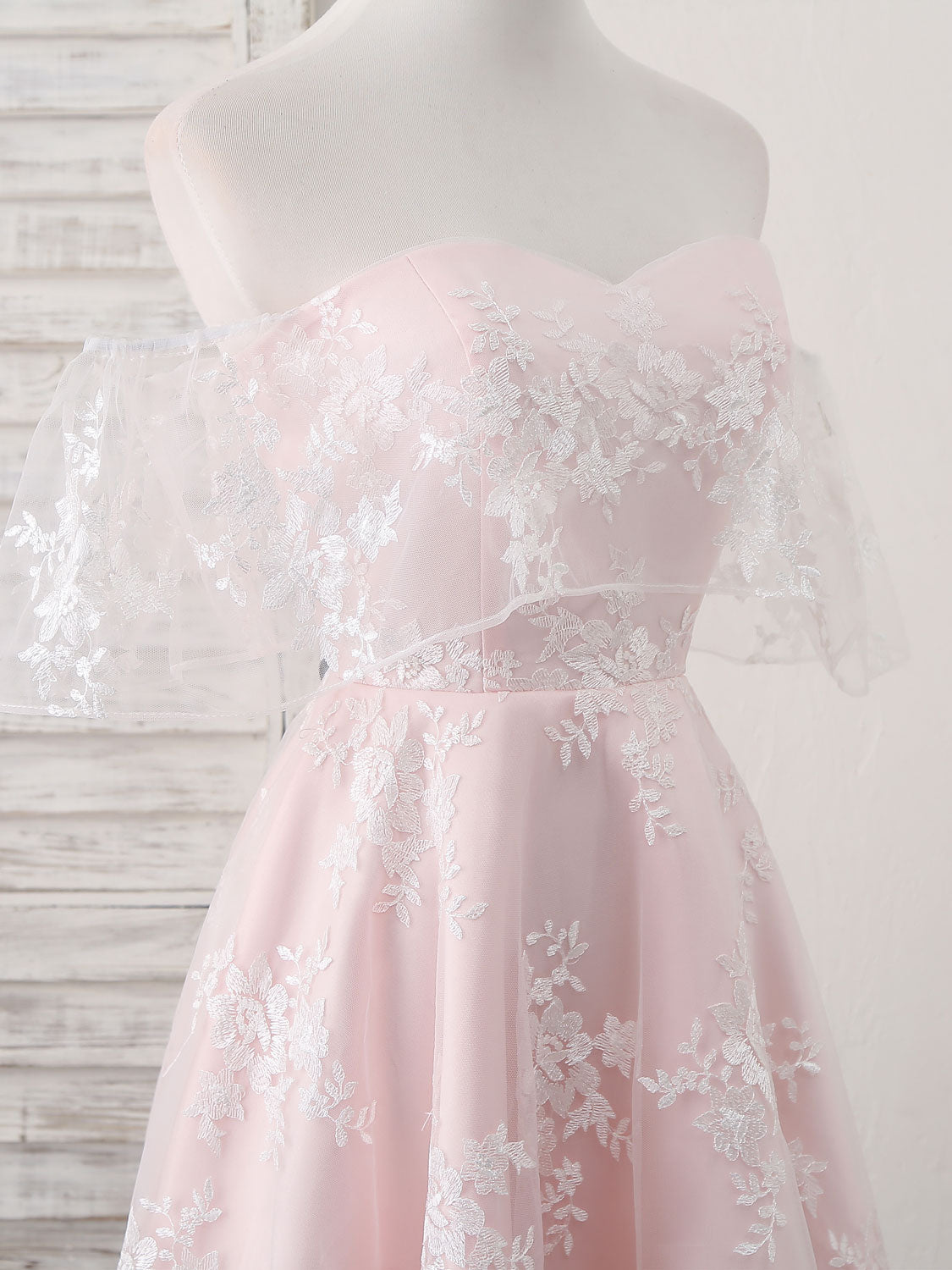 Elegant Pink Tulle Sweetheart Lace Short Prom Dress for Homecoming, Party, and Special Occasions | Flirty A-Line Mini Dress for Teens and Juniors