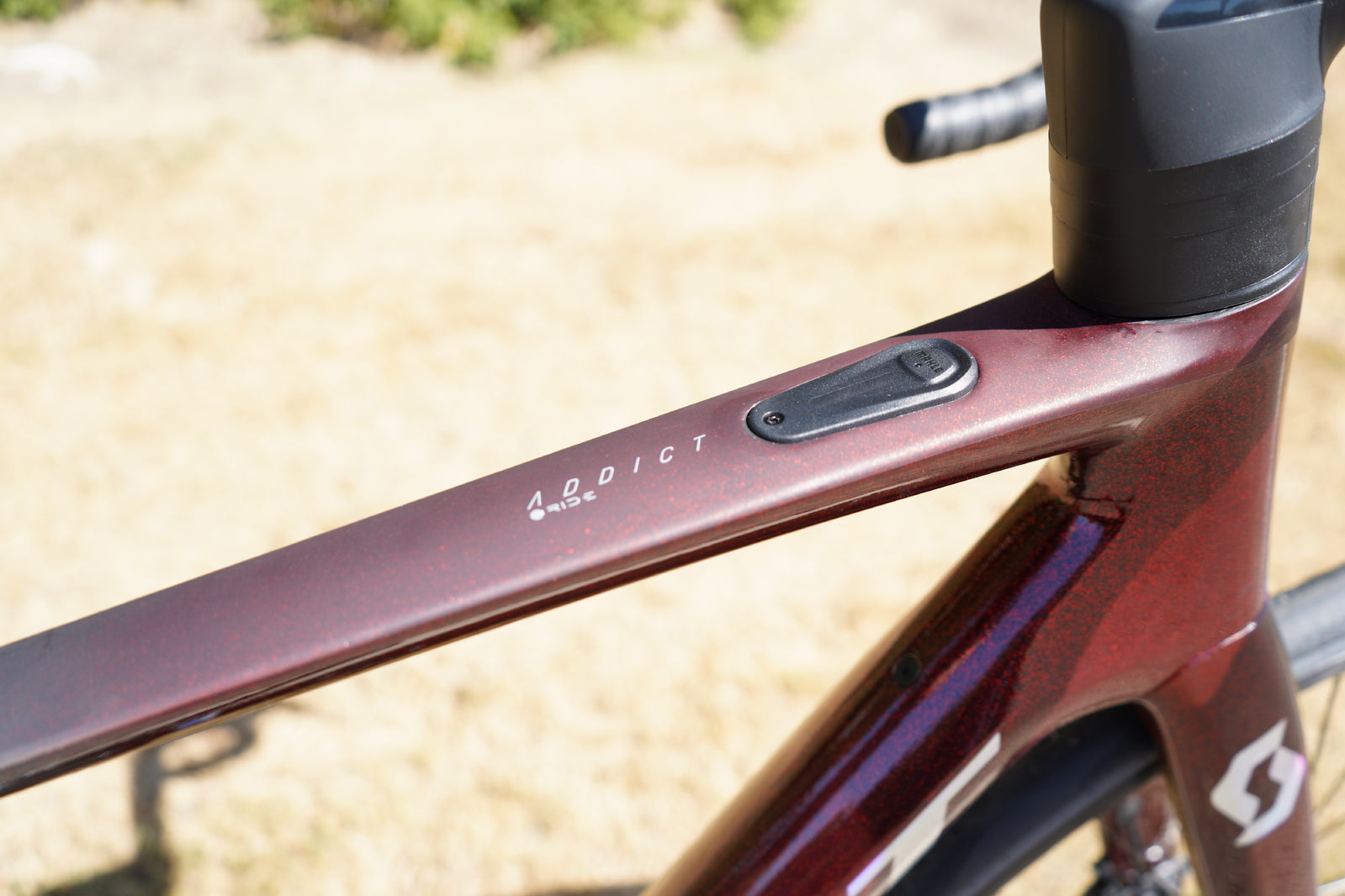 Scott Addict eRide 30 Electric Road Bike - Lightweight Carbon Frame & Shimano 105 Groupset | Perfect for Commuting, Fitness Training & Long-Distance Cycling