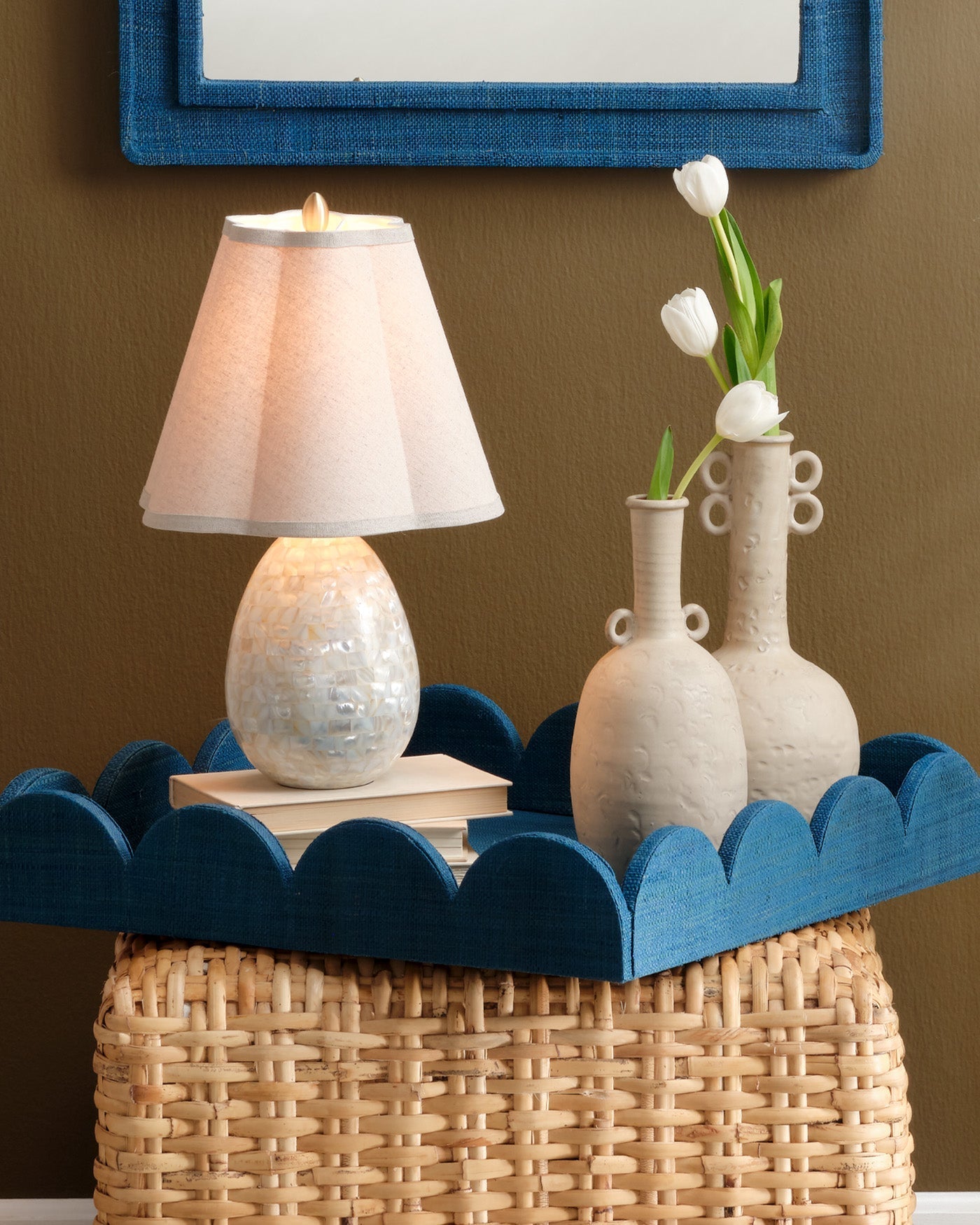 Boucle Scalloped Lamp Shade - Elegant Textured Linen Fabric for Bedroom, Living Room & Office Lighting Decor