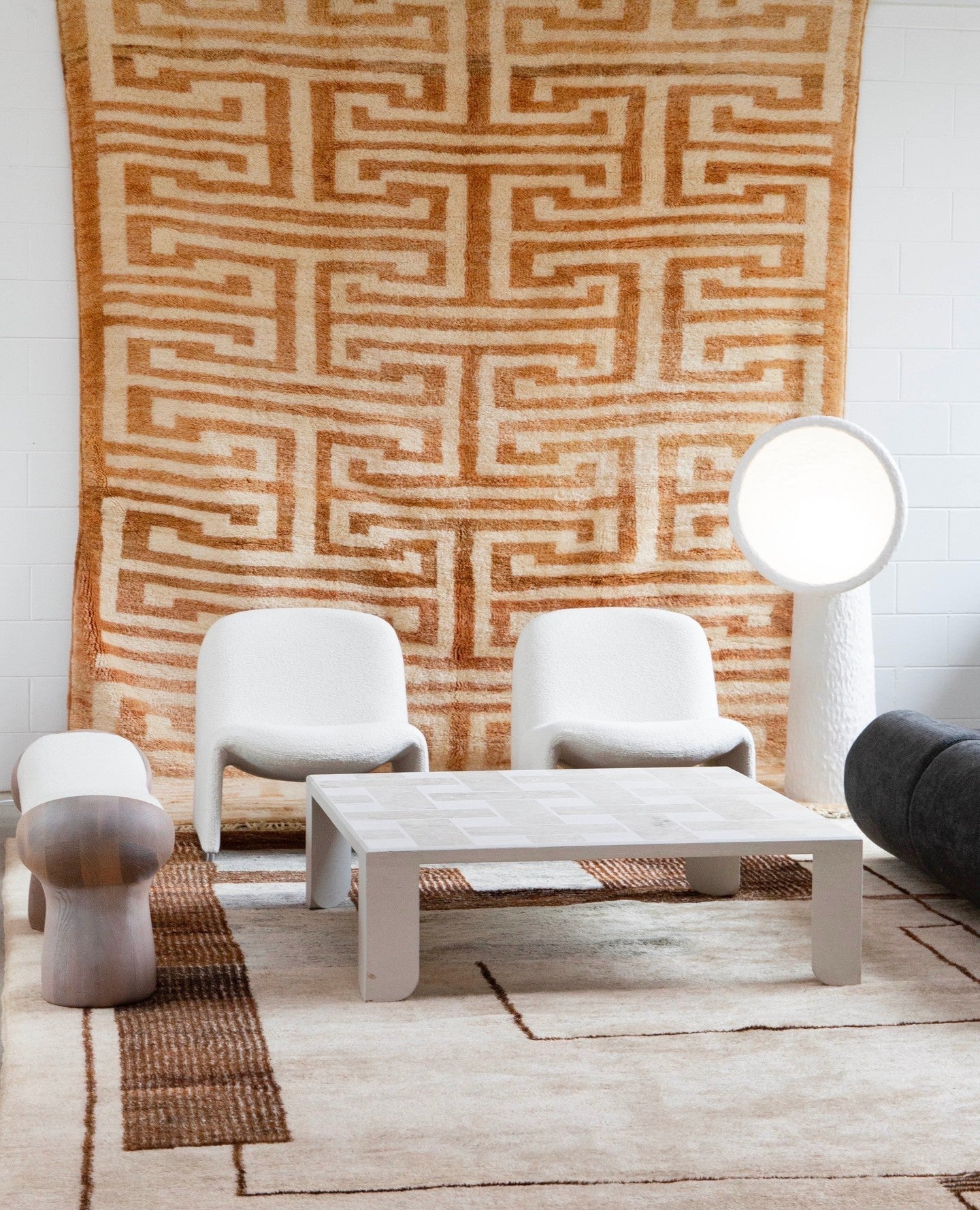 Modern Echo Sculptural Floor Lamp - Adjustable LED Standing Light for Living Room, Bedroom & Office - Dimmable Tall Lamp with Remote Control - Perfect for Reading, Relaxing & Home Decor