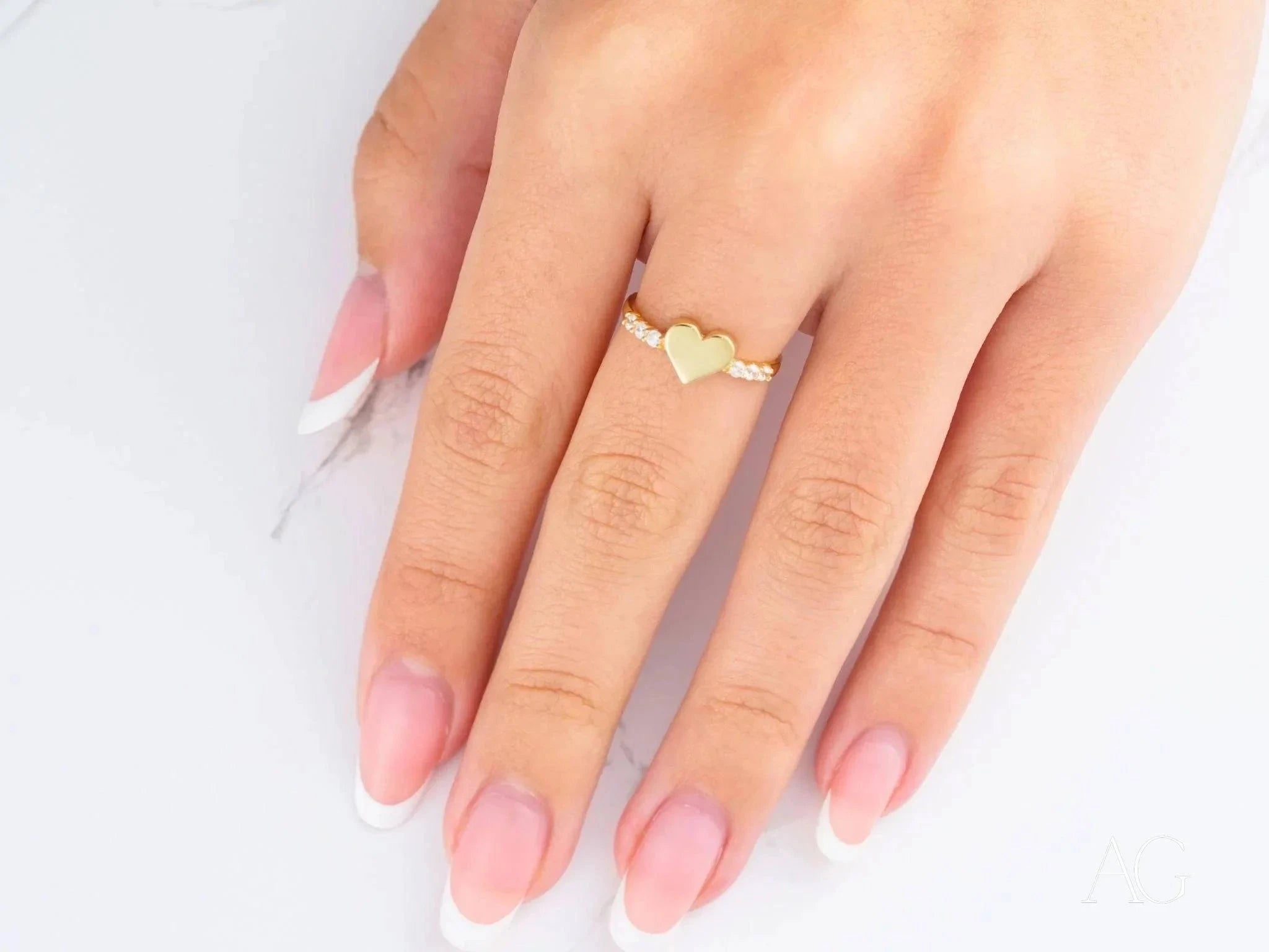 18k Yellow Gold Heart Ring for Women - Elegant Valentine's Day Gift, Anniversary Jewelry, Romantic Proposal Ring for Her - Perfect for Weddings, Date Nights & Special Occasions