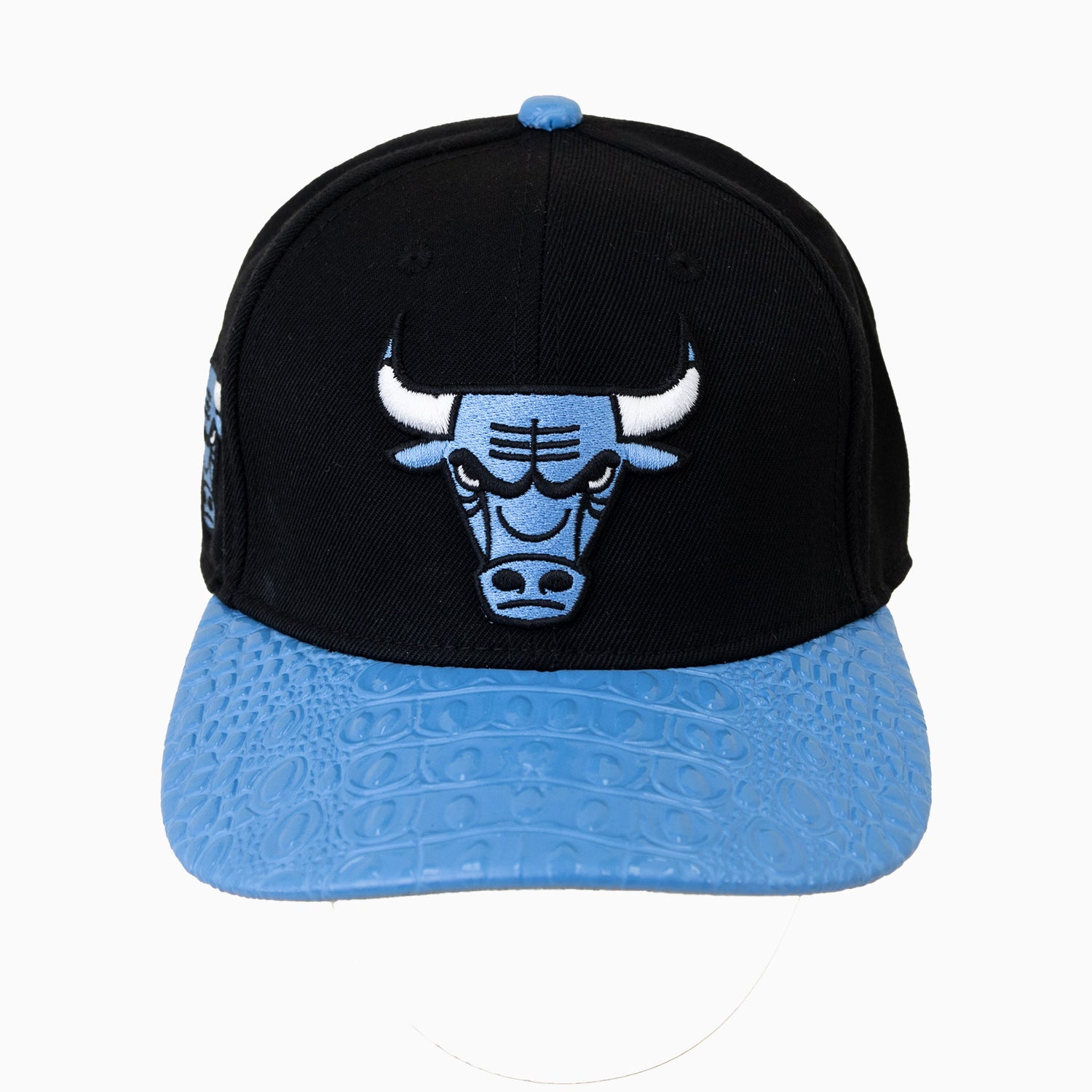 Chicago Bulls NBA Official Leather Visor Wool Snapback Hat - Vintage Basketball Cap for Men & Women - Perfect for Games, Streetwear, and Sports Fans