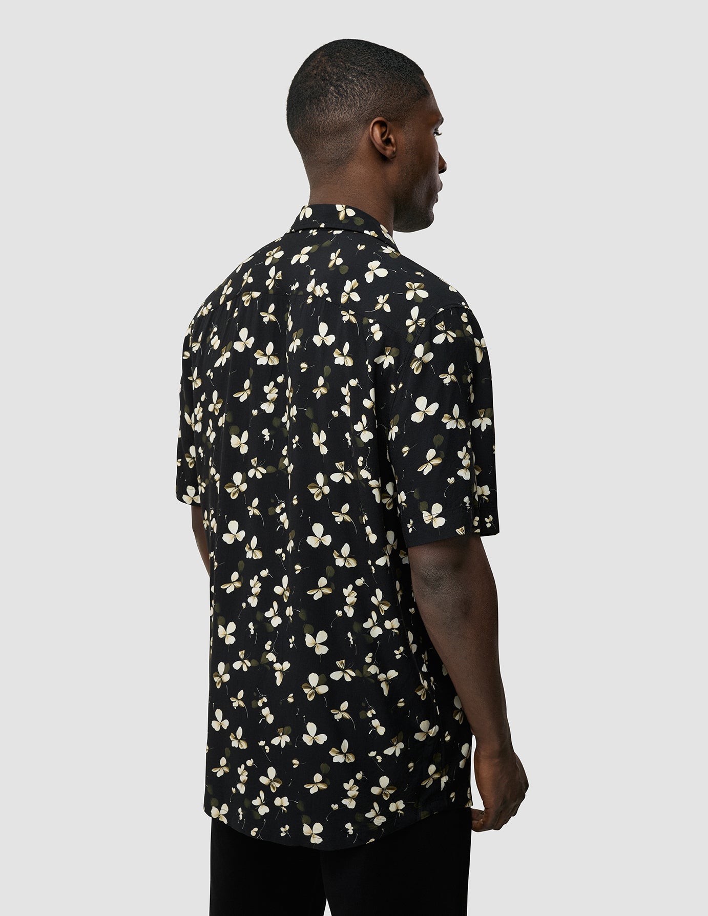Breeze Bowling Short Sleeve Shirt - Black Floral Print Men's Casual Tee for Bowling, Summer Outfits & Streetwear Fashion