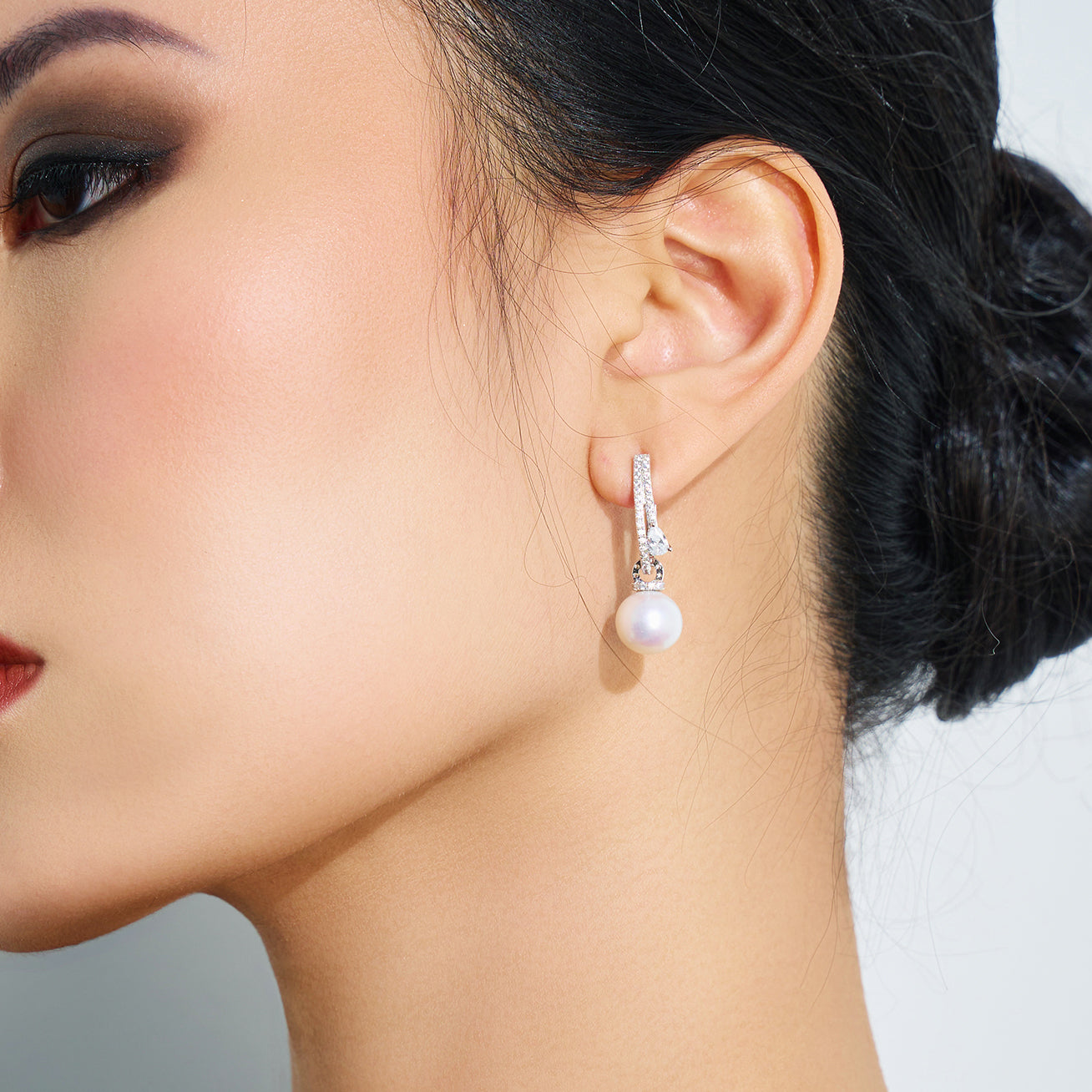 18K Solid Gold Pearl Earrings for Women - Classic Elegant Stud Earrings with Real Pearls - Perfect for Weddings, Parties & Special Occasions