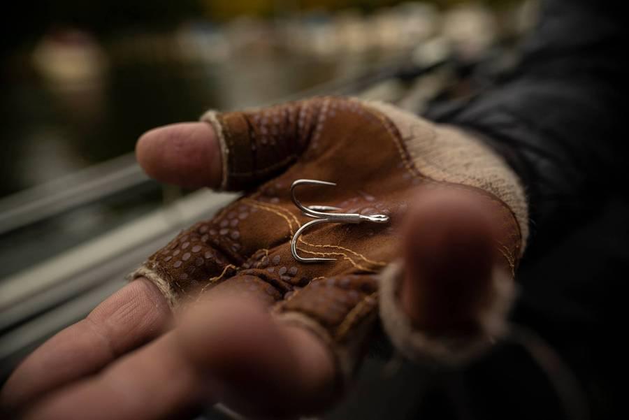 Mustad Jaw Lok 3X Strong Inline Treble Hooks for Bass Fishing - Saltwater & Freshwater Fishing Lures - Sharp Stainless Steel Hooks for Anglers