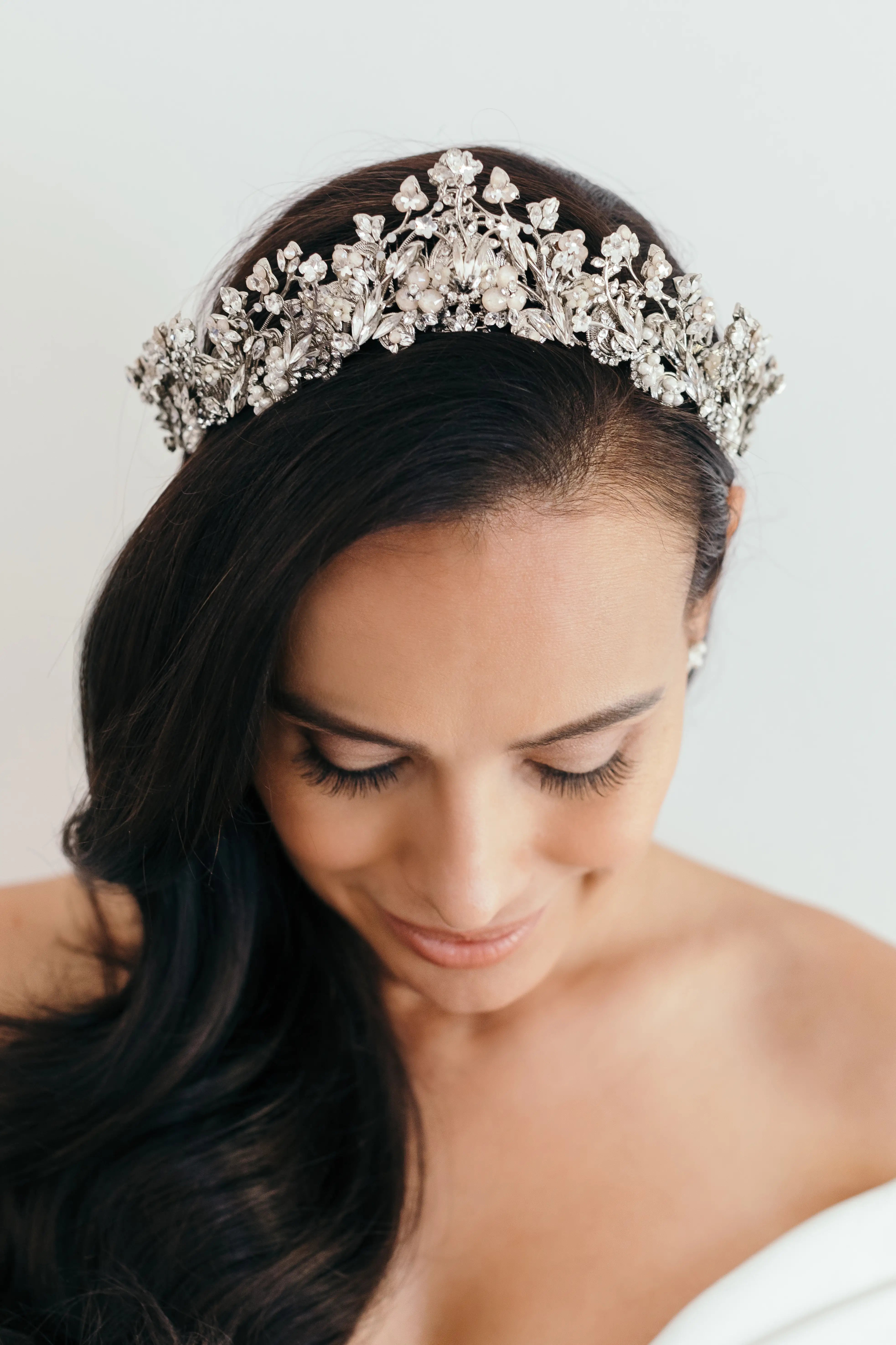Gianna Crown - Elegant Rhinestone Tiara for Women, Bridal Headpiece, Prom Queen Accessory, Birthday Party Decor, Wedding & Special Occasions