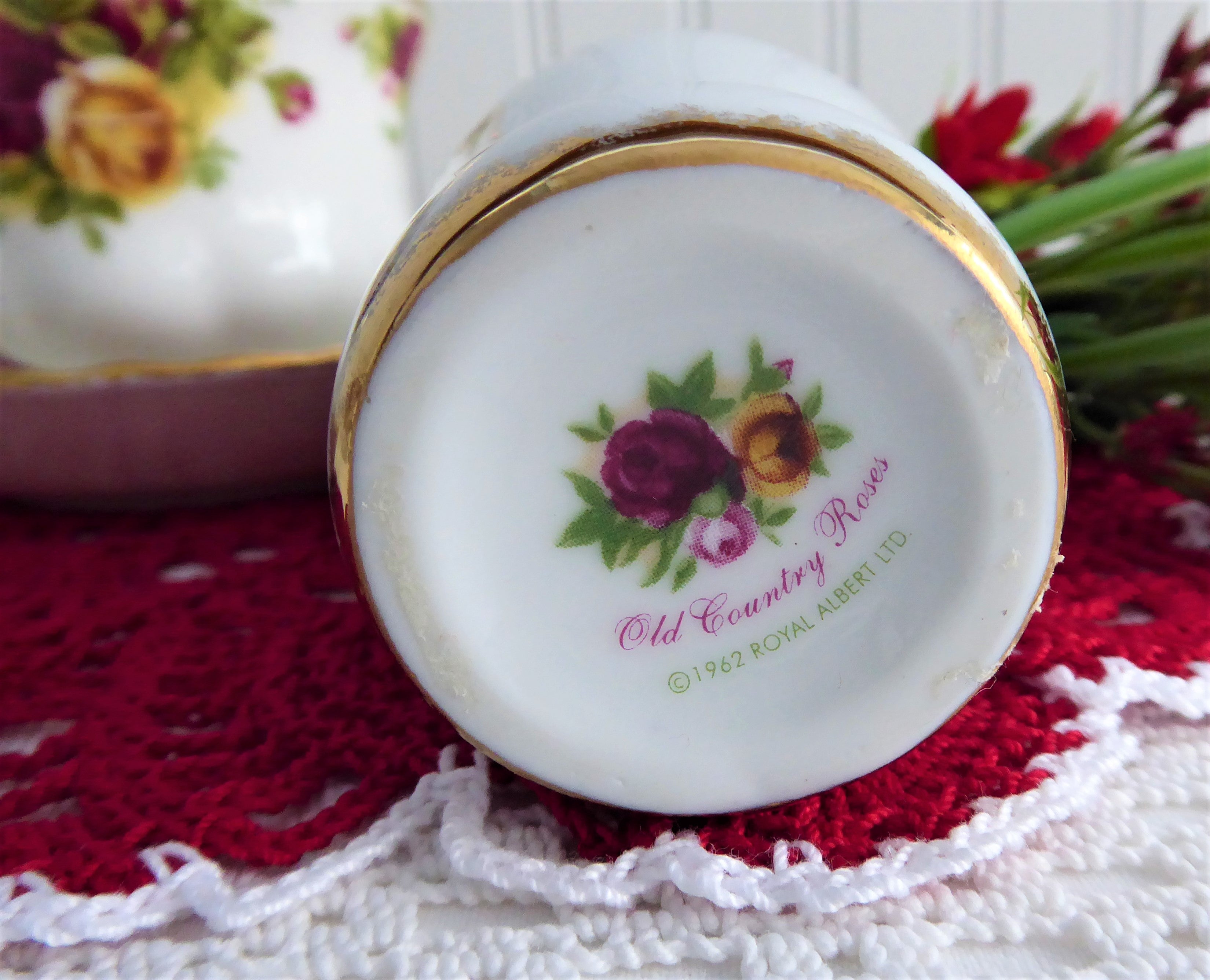 Royal Albert Old Country Roses 4.5 Inch Bone China Vase - Elegant Floral Home Decor for Dining Table, Wedding Centerpiece & Gift