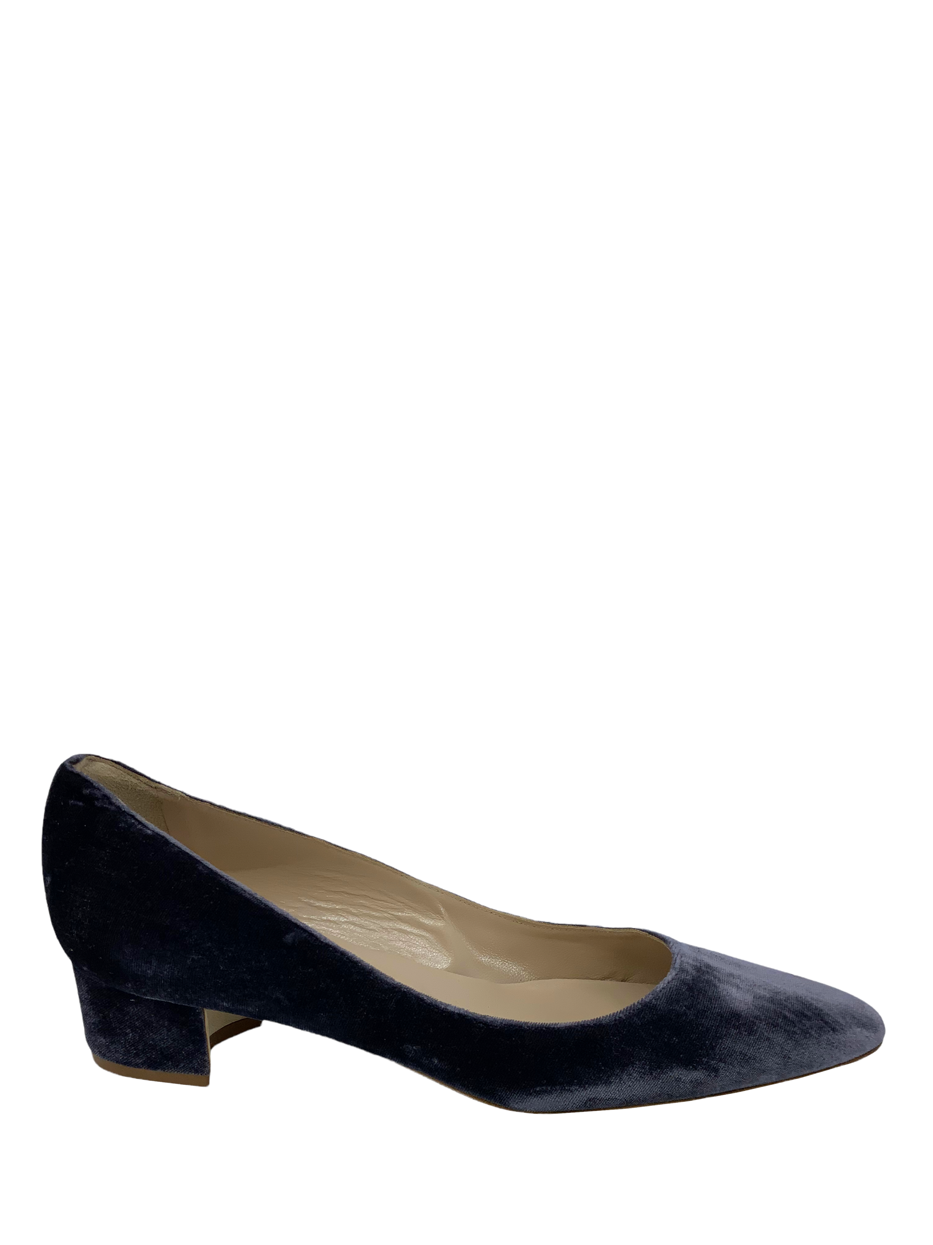 Manolo Blahnik Listony Block Heel Velvet Pumps Women's Size 8.5 - Elegant Evening Shoes for Weddings, Parties & Special Occasions