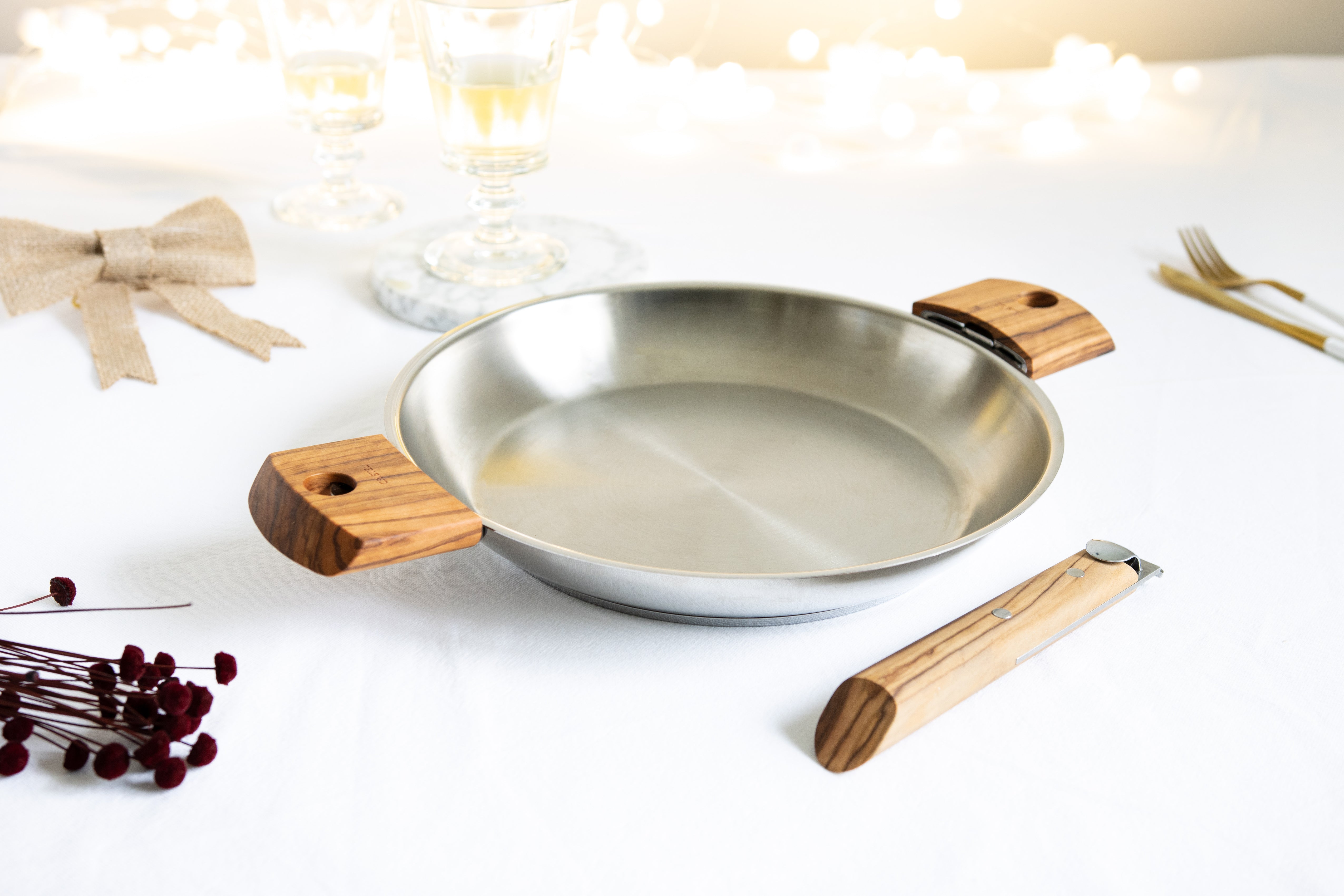 Cristel Casteline 11-Inch Nonstick Frying Pan - Professional Grade Skillet for Sauteing, Frying & Cooking - Perfect for Home Chefs & Restaurants
