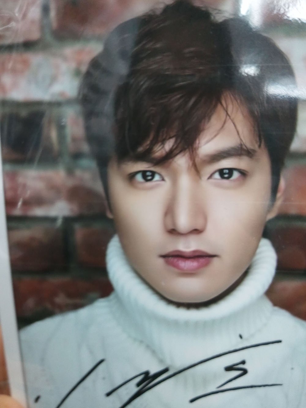 Lee Min Ho 2024 Desk Calendar - Kpop Star Themed Monthly Planner for Fans, Office & Home Decor | Perfect Gift for Kpop Lovers, Birthday & Christmas