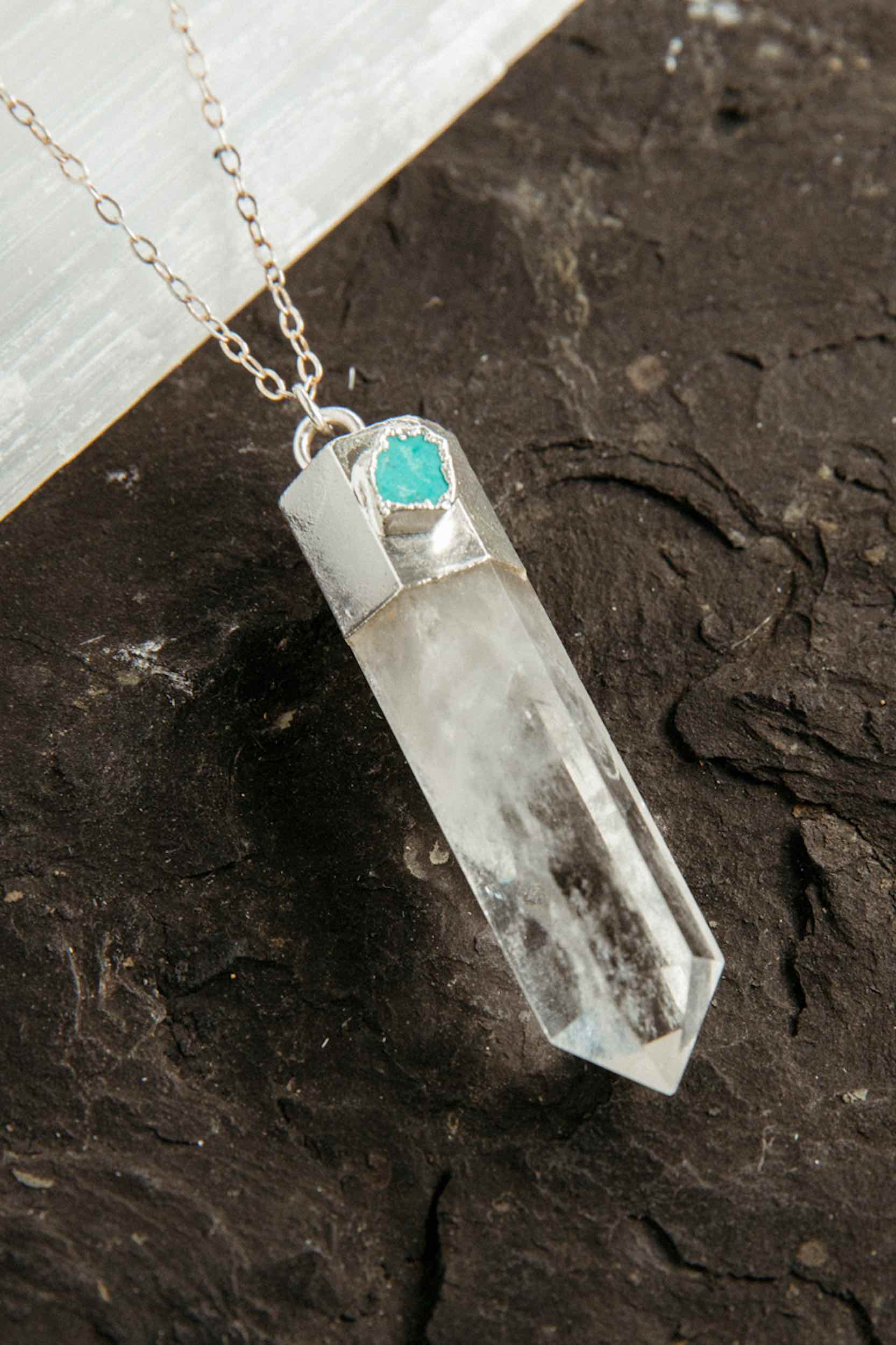 Empower Yourself with a Stunning Quartz Necklace - Perfect for Everyday Wear, Gifts & Special Occasions