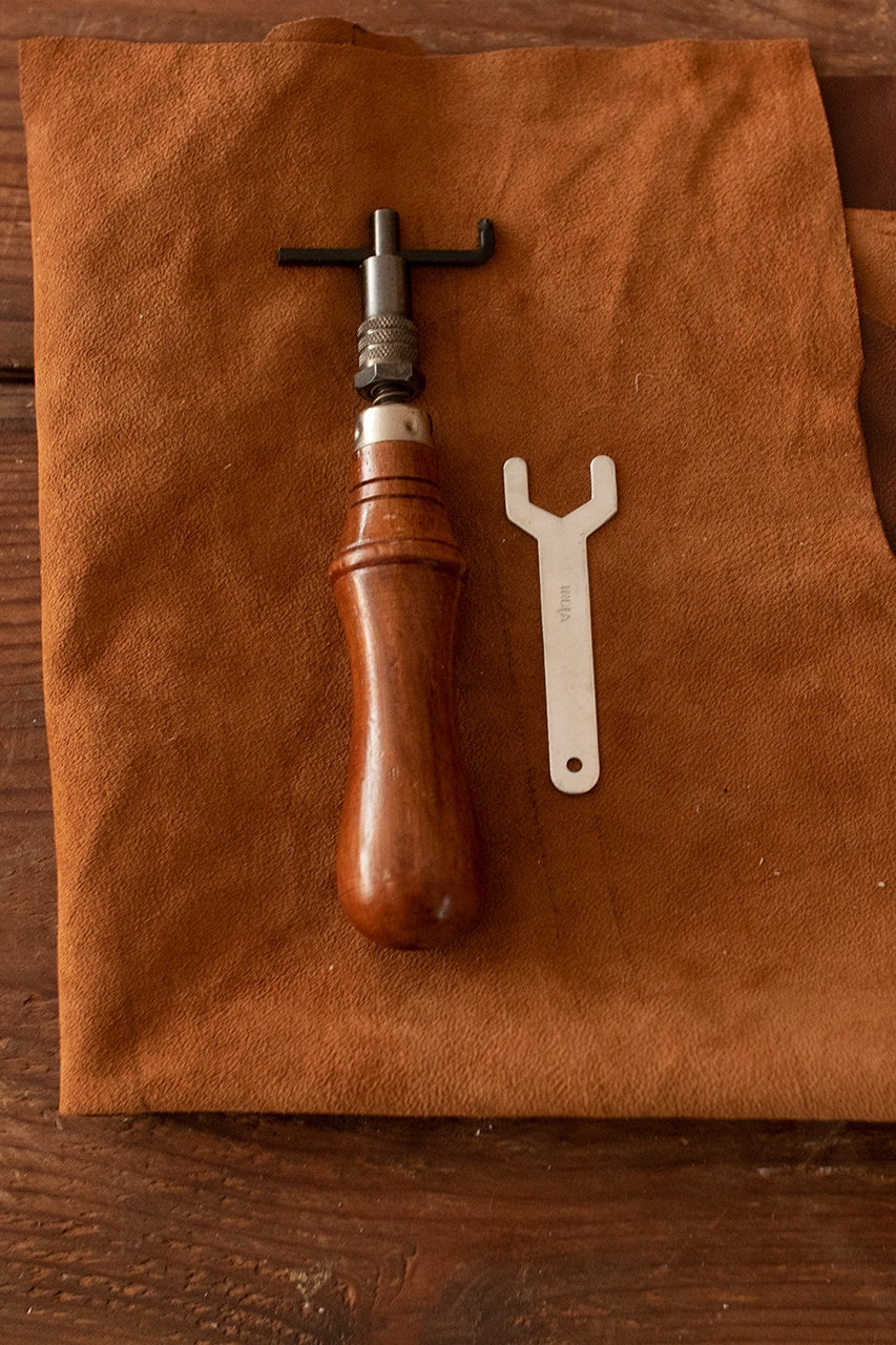 Professional Leather Hand Groover Tool for Leathercraft - Perfect for Belt Making, Wallet Stitching & DIY Leather Projects