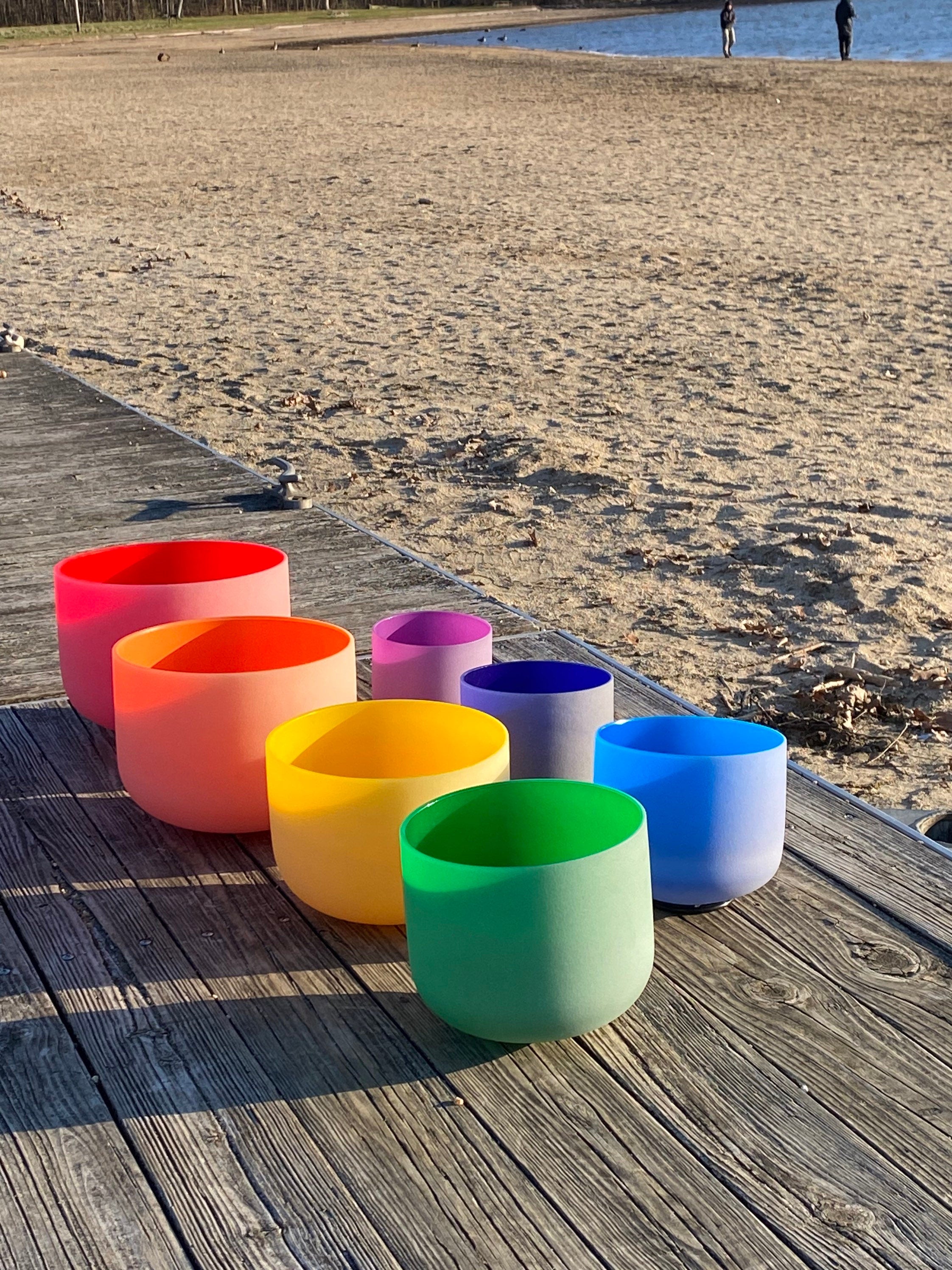 432Hz Chakra Singing Bowl Set - 7pc Luminous Crystal Singing Bowls with 2 Suede Strikers, 2 Mallets & 7 O Rings for Meditation, Yoga & Sound Healing Therapy (Perfect Pitch 5 Cents)