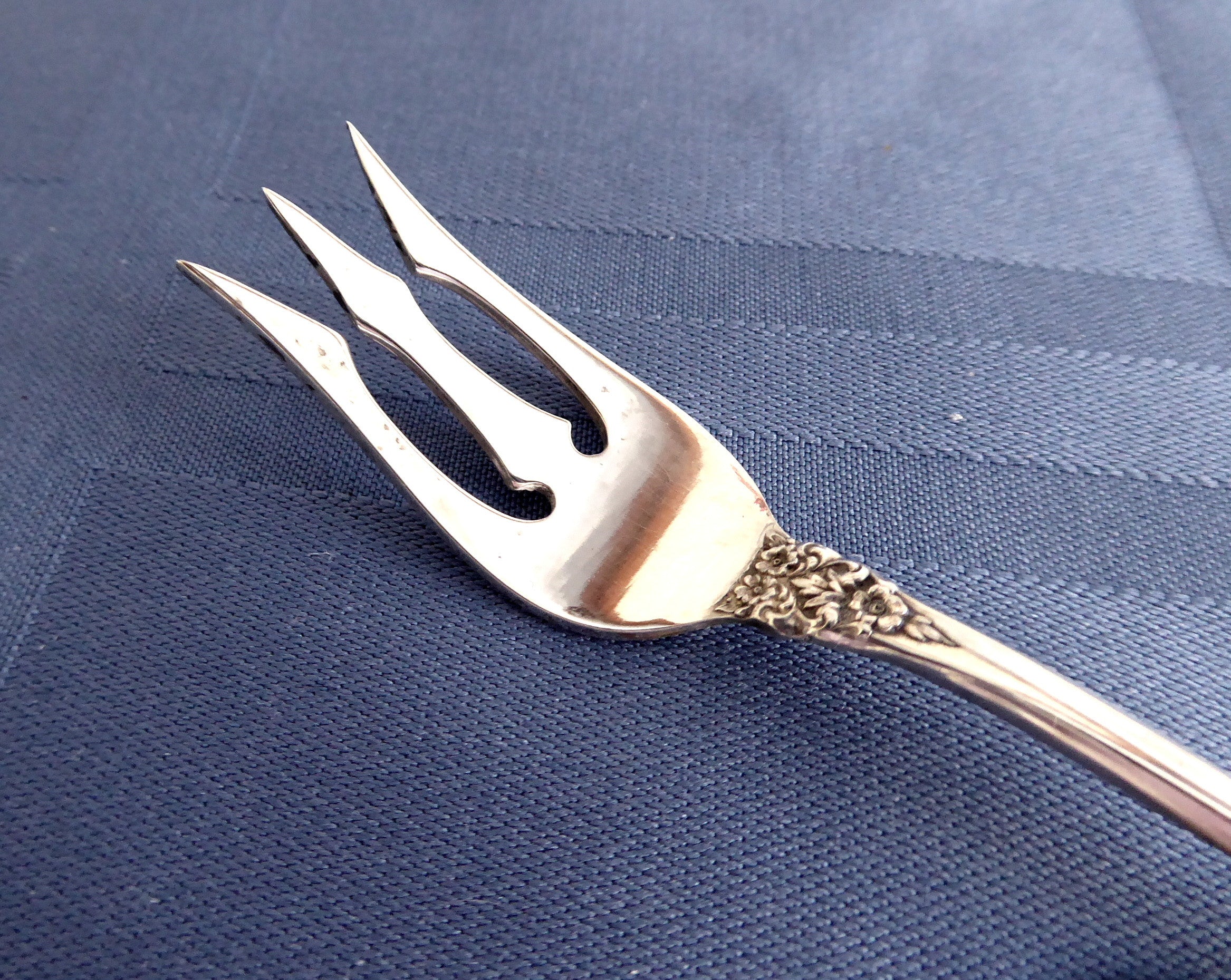 Vintage 1930s Sterling Silver Oyster Lobster Fork - Elegant Prelude Collection, No Monograms - Perfect for Seafood Dining, Antique Collecting & Special Occasions