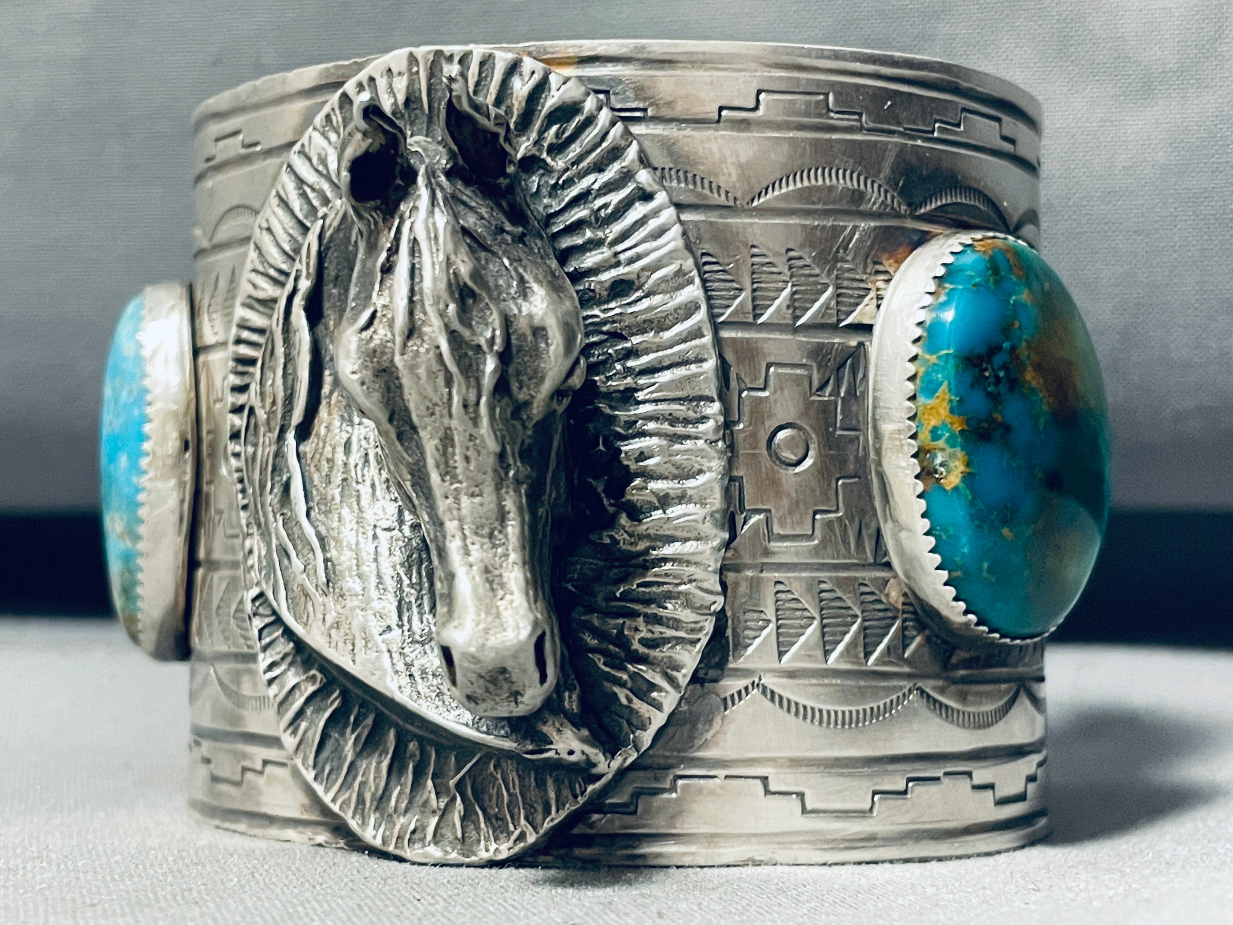 168g Native American Navajo Turquoise Sterling Silver Horse Portrait Bracelet - Handmade Southwest Jewelry for Women, Boho Chic Accessories for Casual & Festival Wear