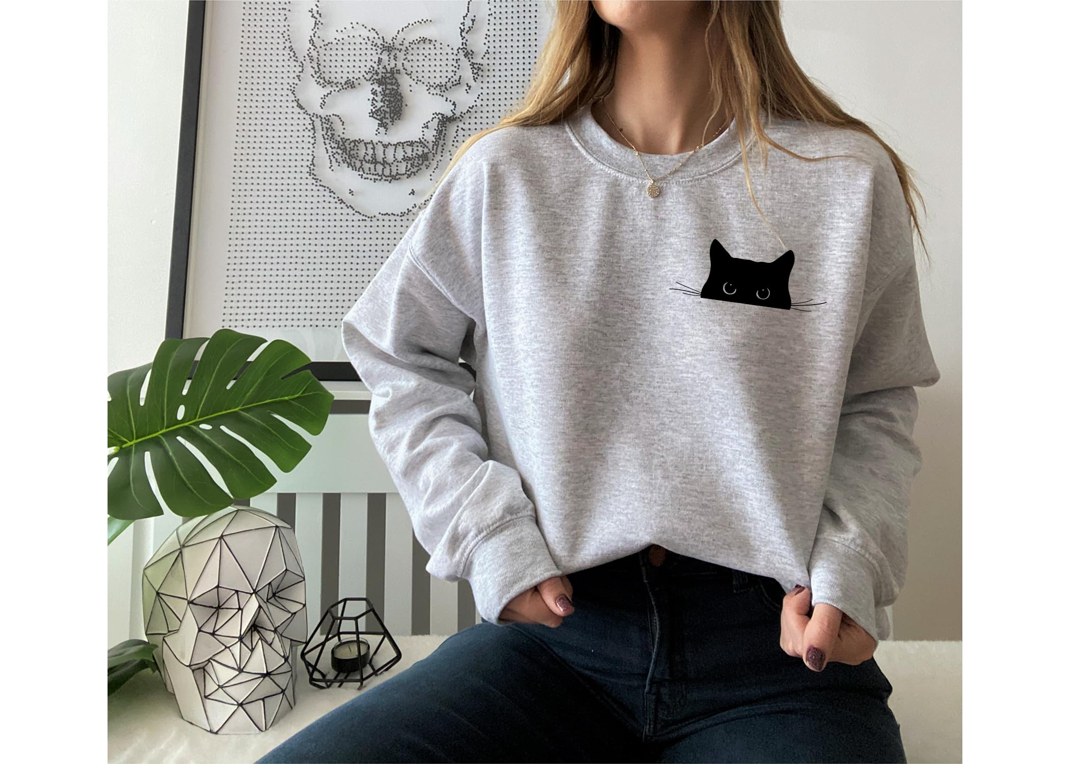 Cute Cat Sweatshirt for Women - Funny Black Cat Peeking Design - Perfect Gift for Cat Lovers & Cat Moms - Cozy Fall & Winter Fashion for Casual Wear, Cat-Themed Parties & Gifts