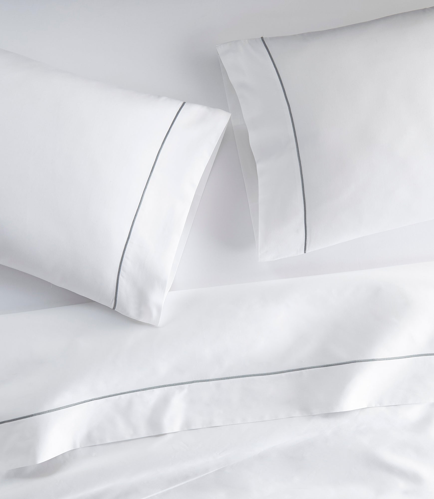 Luxury Soprano II Sateen Flat Sheet - 100% Cotton Queen Size Bed Sheet Set - Soft & Breathable for All-Season Comfort - Perfect for Master Bedroom, Guest Room, or Vacation Home