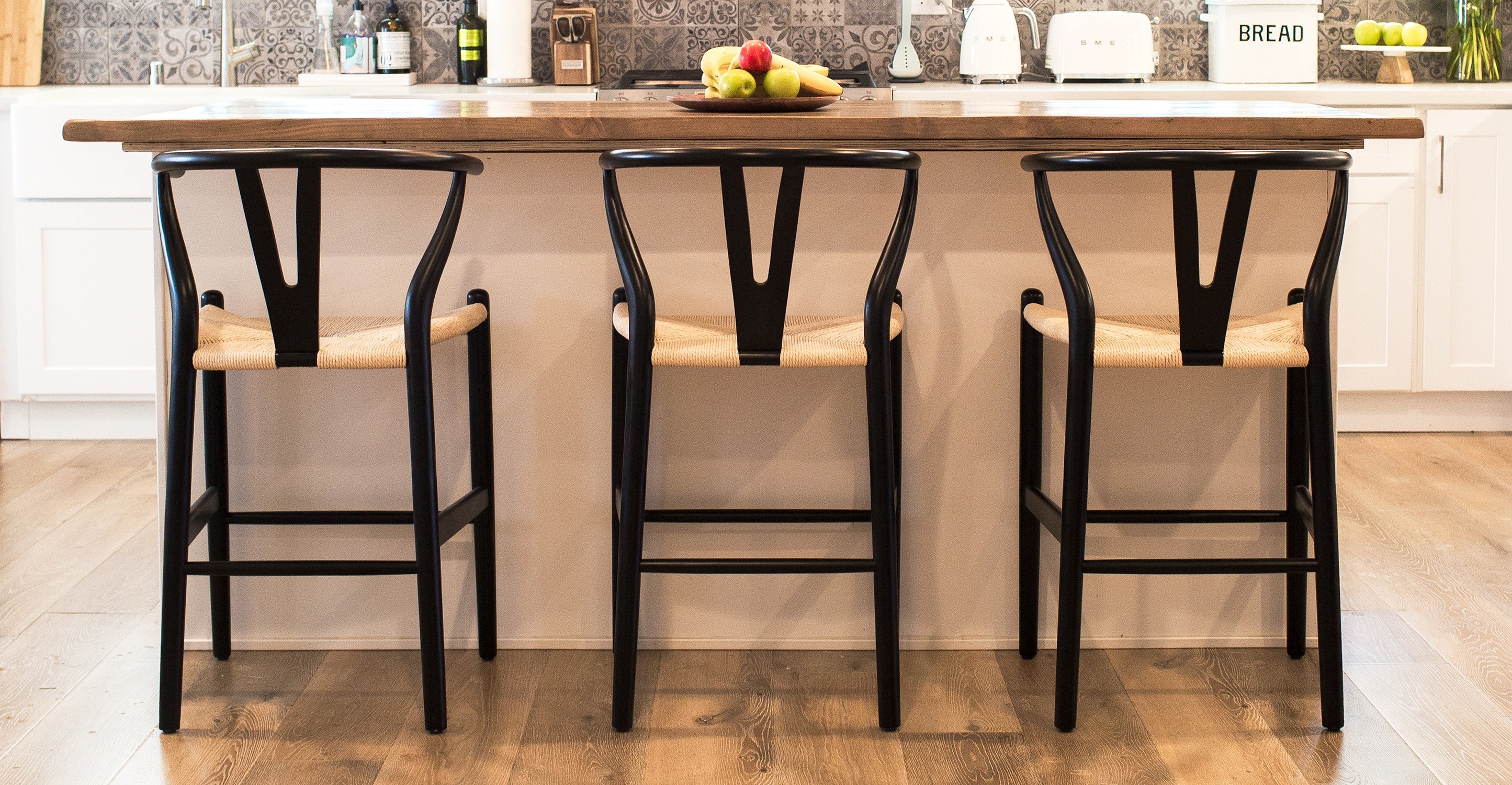 Modern Weave Counter Stool - Stylish Bar Stool for Kitchen Island, Breakfast Nook & Home Decor - Comfortable Rattan Seat with Sturdy Metal Frame - Perfect for Dining, Entertaining & Small Spaces