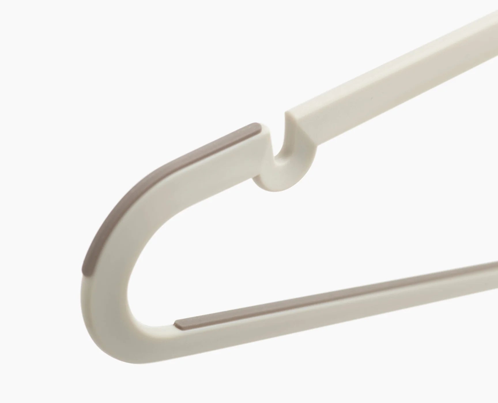 Orderly 5-Piece Anti-Tangle Clothes Hangers Set in Ecru - Perfect for Closet Organization & Space Saving
