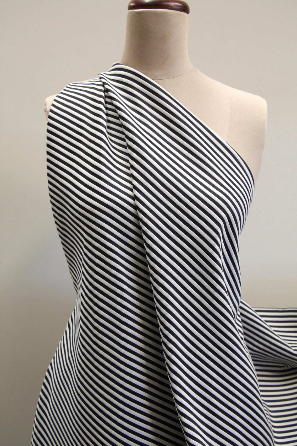 Black and White Jacquard Fabric - Elegant Upholstery & Home Decor Material for Curtains, Pillows, and DIY Crafts