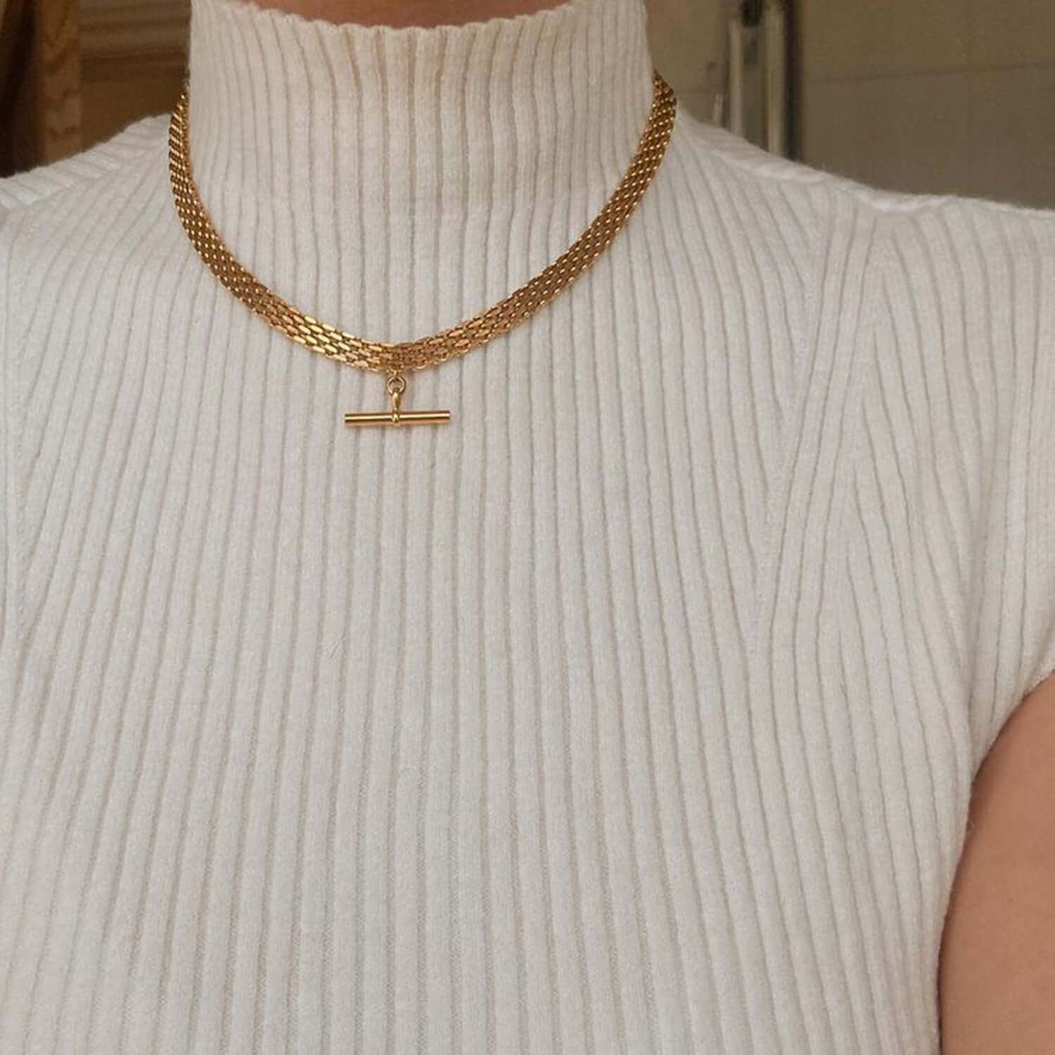 18K Gold Plated T Bar Pendant Figaro Chain Necklace for Men & Women - Elegant Watch Accessory | Perfect for Formal Events, Weddings & Gifts | JDN738